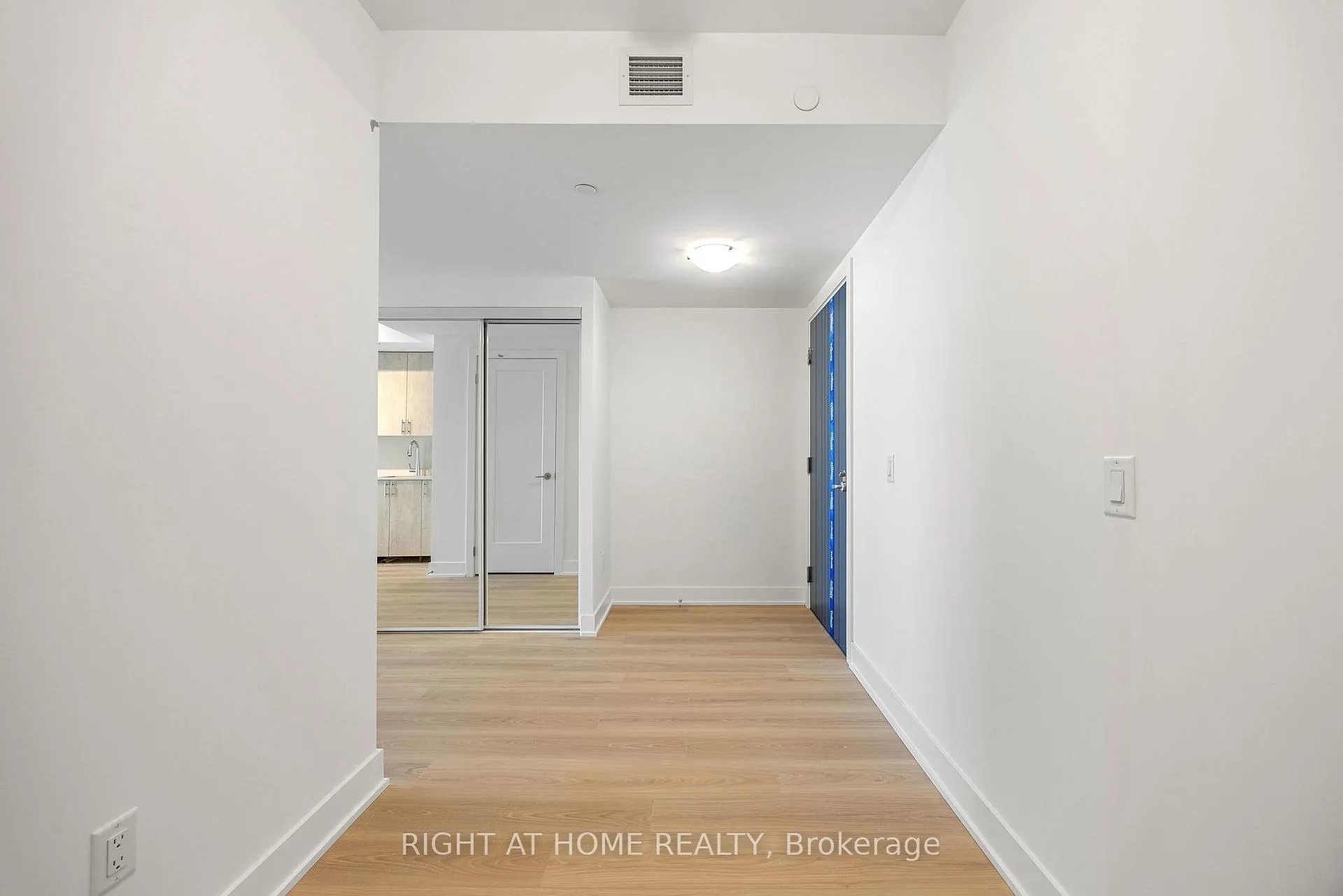 Photo 4 of Unit 2211, 2545 Simcoe Street, Oshawa, Windfields — HOMEH