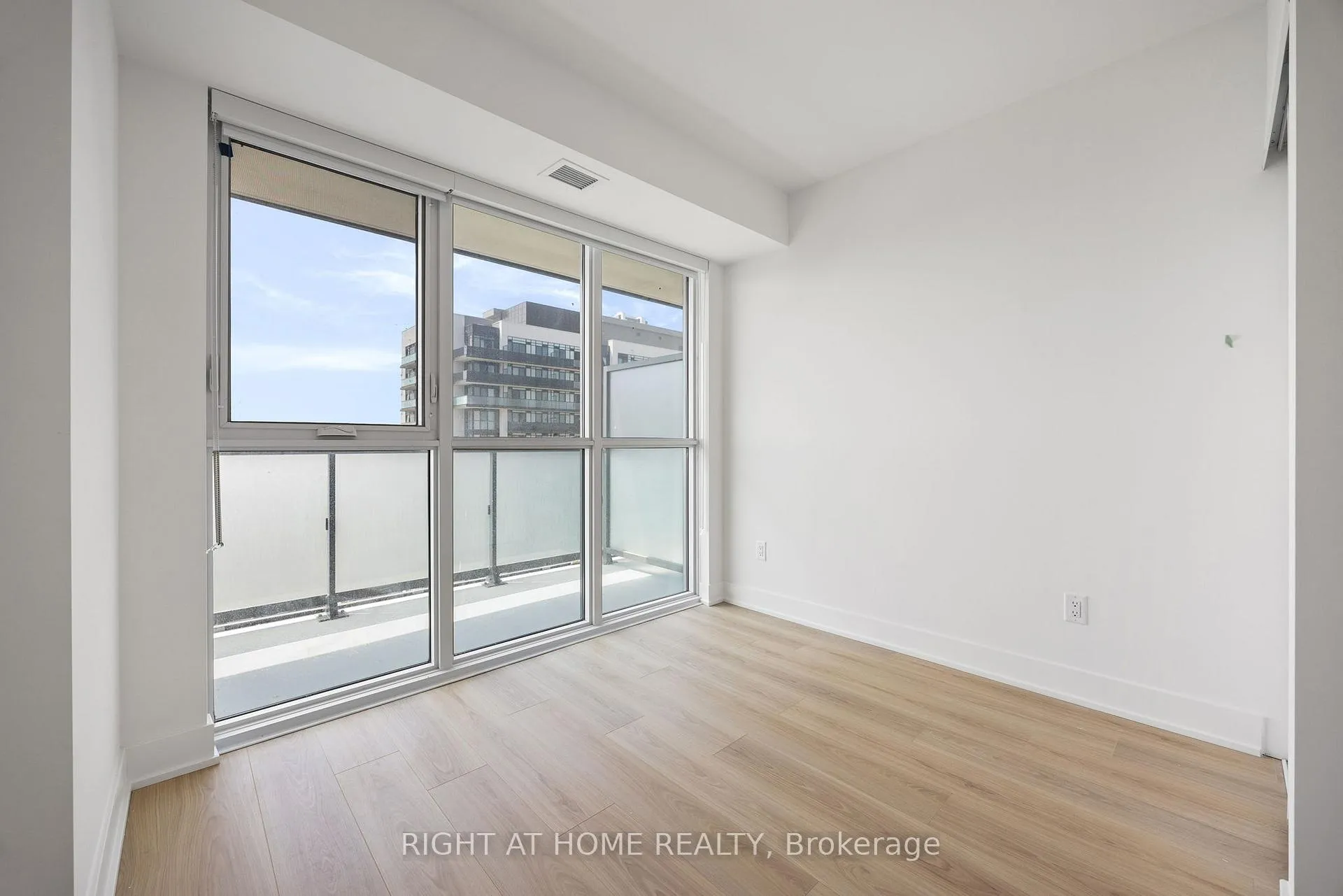 Photo 11 of Unit 2211, 2545 Simcoe Street, Oshawa, Windfields — HOMEH