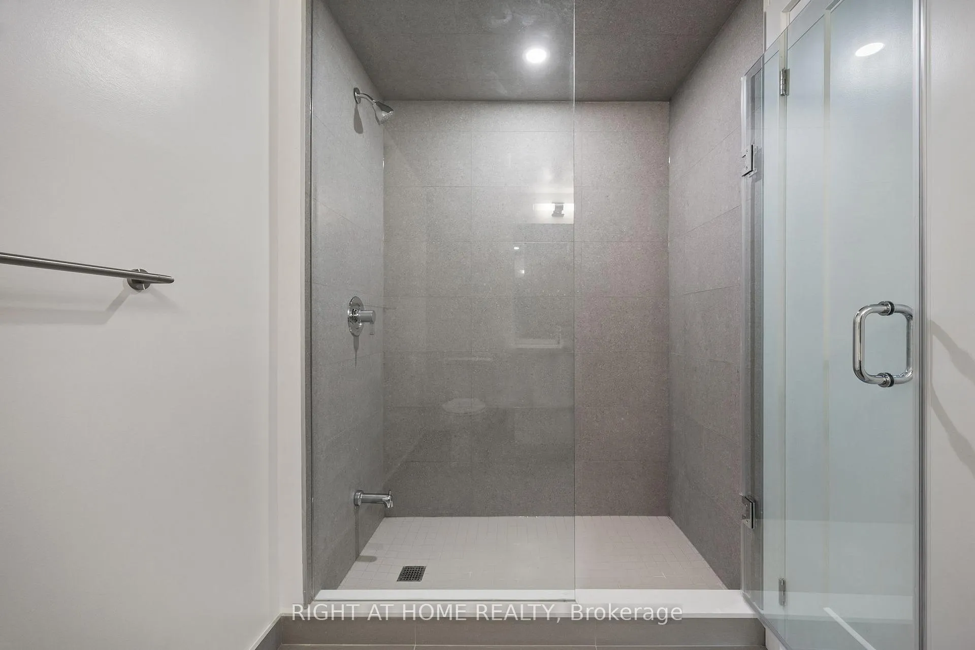 Photo 15 of Unit 2211, 2545 Simcoe Street, Oshawa, Windfields — HOMEH