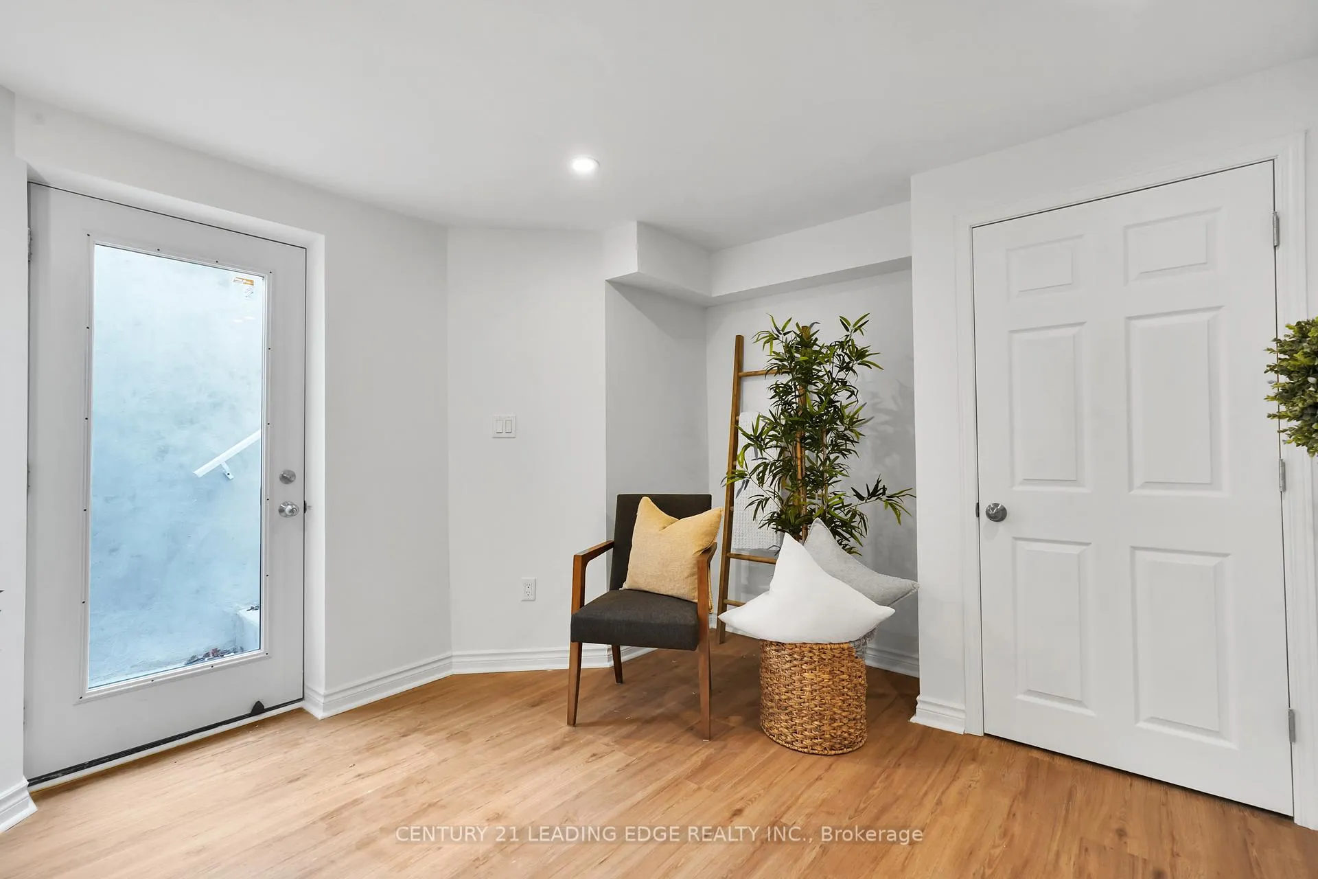Photo 7 of Unit 2, 13 Quaintance Avenue, Ajax, South East — HOMEH