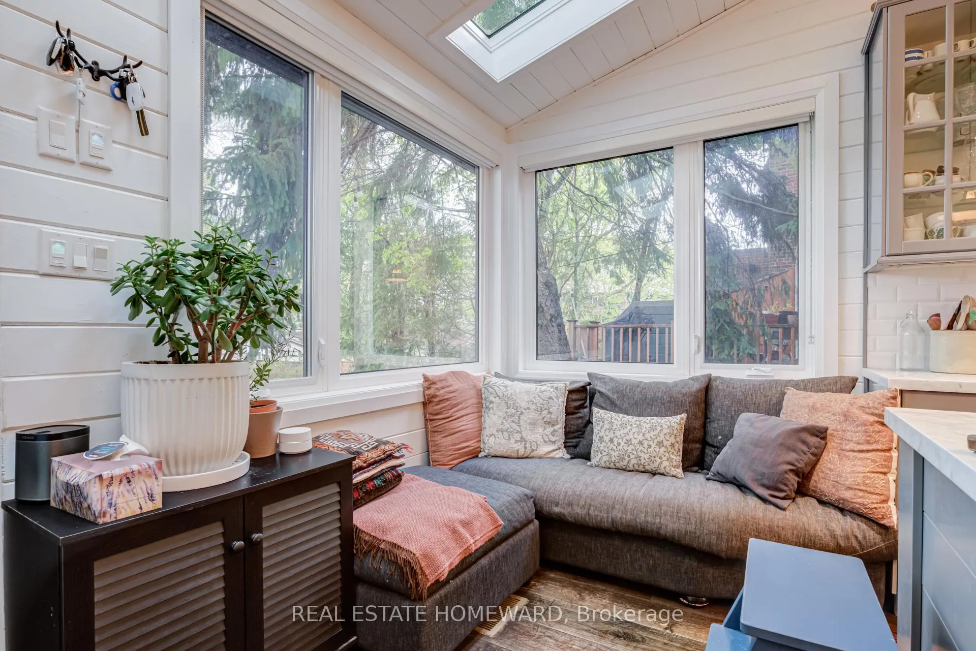 Photo 10 of 21 Sandford Avenue, Toronto, South Riverdale — HOMEH