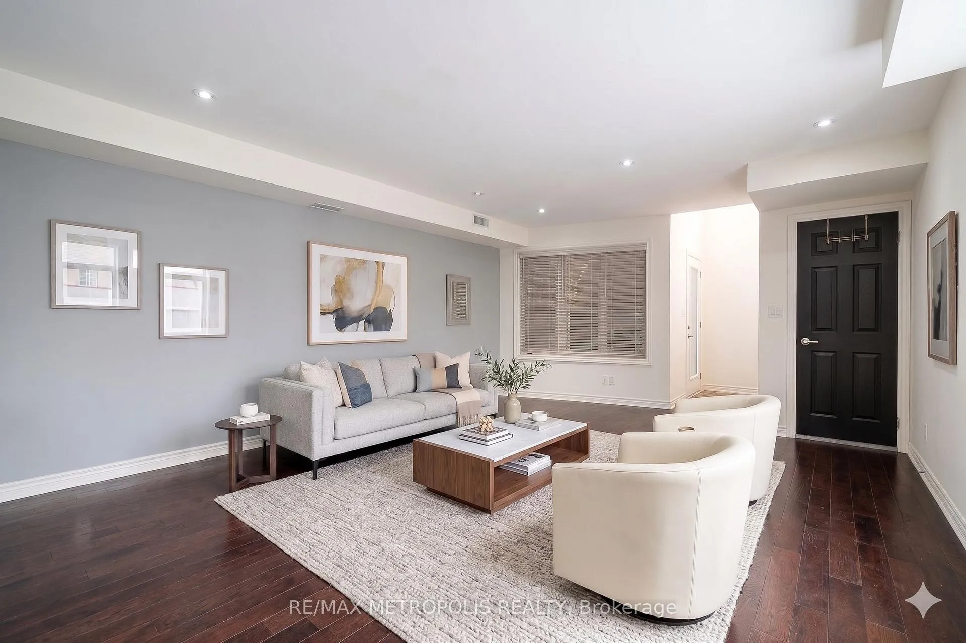Photo 4 of Unit 102, 128 Aerodrome Crescent, Toronto, Leaside — HOMEH