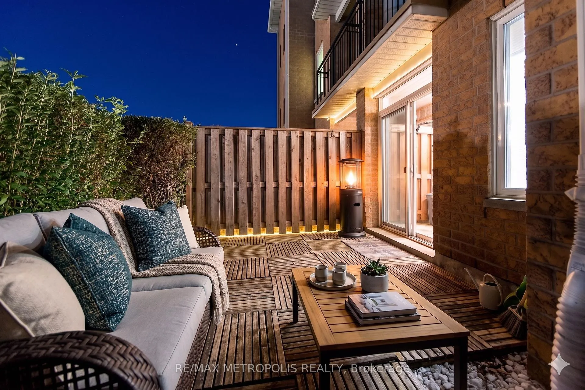 Photo 6 of Unit 102, 128 Aerodrome Crescent, Toronto, Leaside — HOMEH