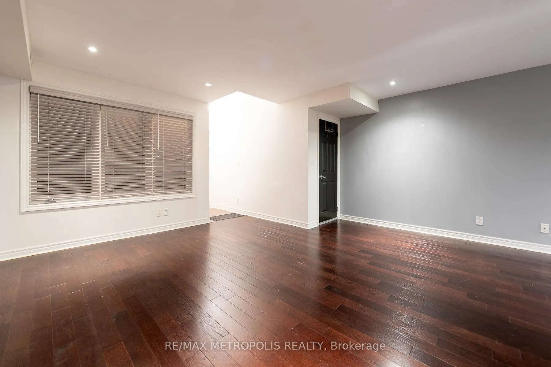 Photo 8 of Unit 102, 128 Aerodrome Crescent, Toronto, Leaside — HOMEH