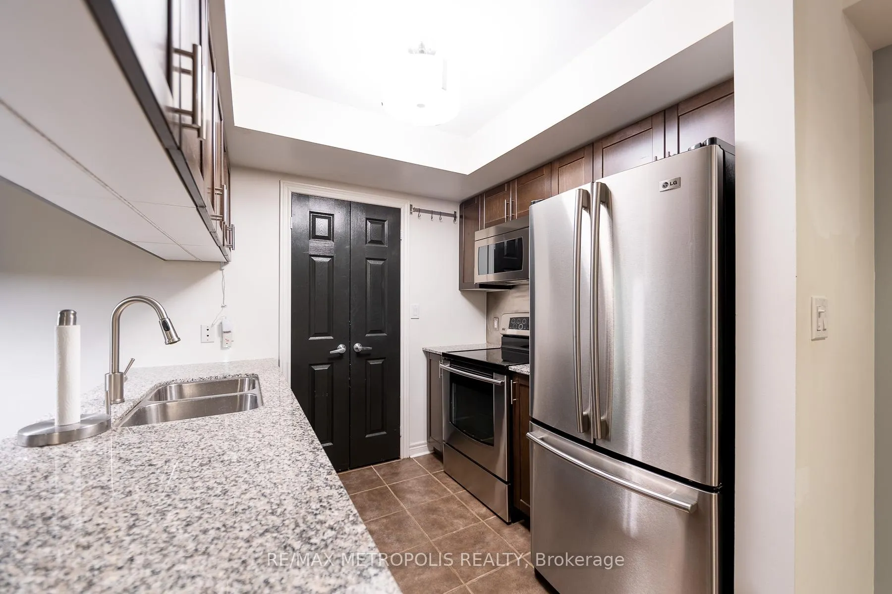 Photo 9 of Unit 102, 128 Aerodrome Crescent, Toronto, Leaside — HOMEH