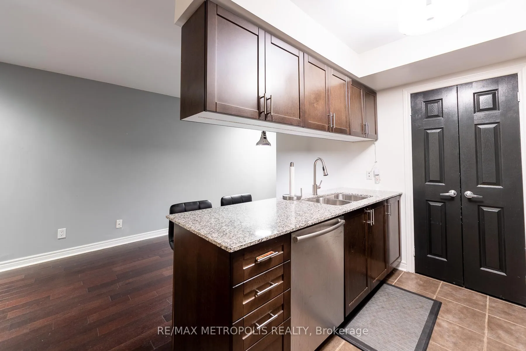 Photo 11 of Unit 102, 128 Aerodrome Crescent, Toronto, Leaside — HOMEH