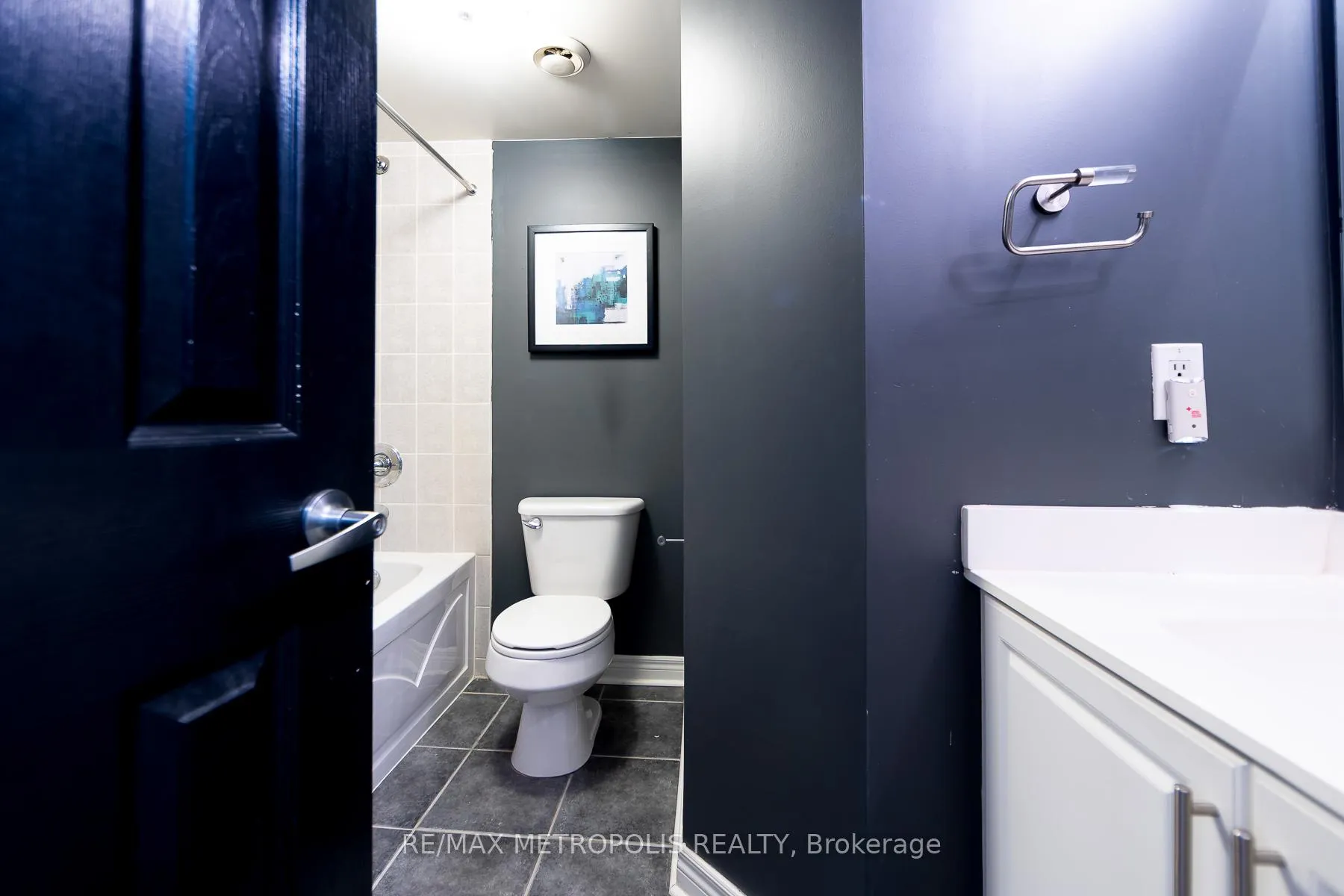 Photo 14 of Unit 102, 128 Aerodrome Crescent, Toronto, Leaside — HOMEH