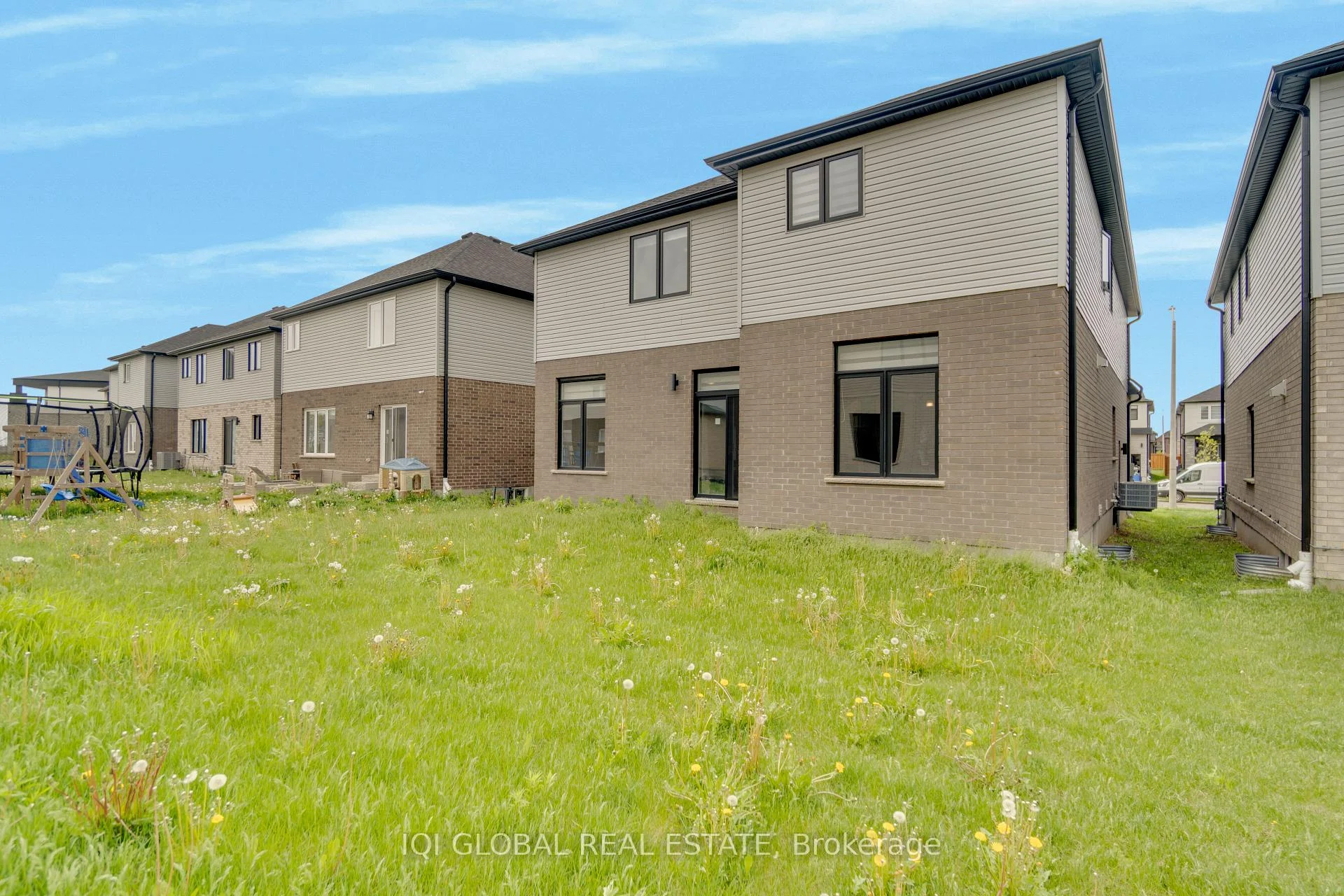 Photo 43 of 92 Sass Crescent, Brant, Paris — HOMEH