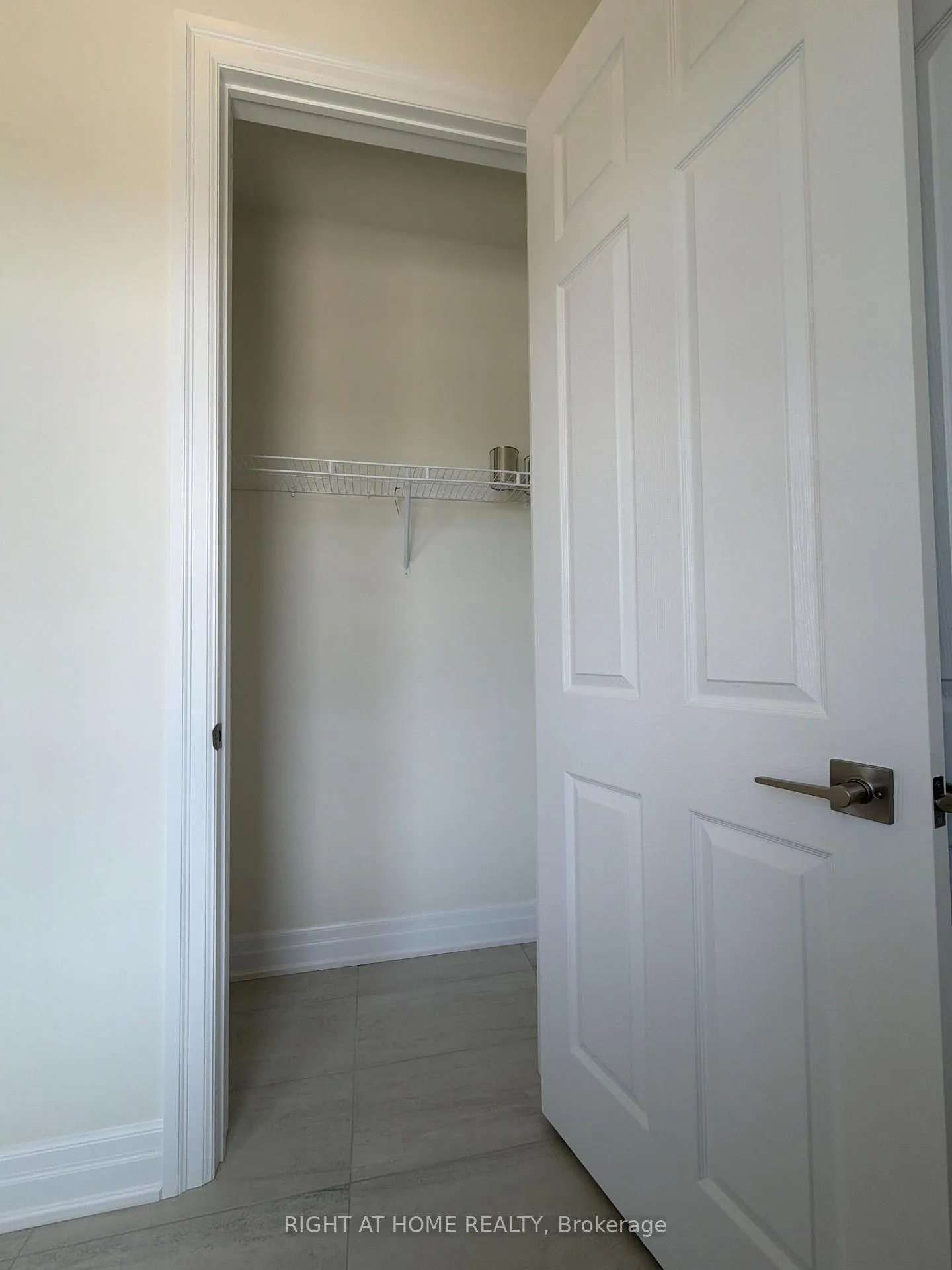 Photo 3 of 2127 Binbrook Drive, Oshawa, Kedron — HOMEH