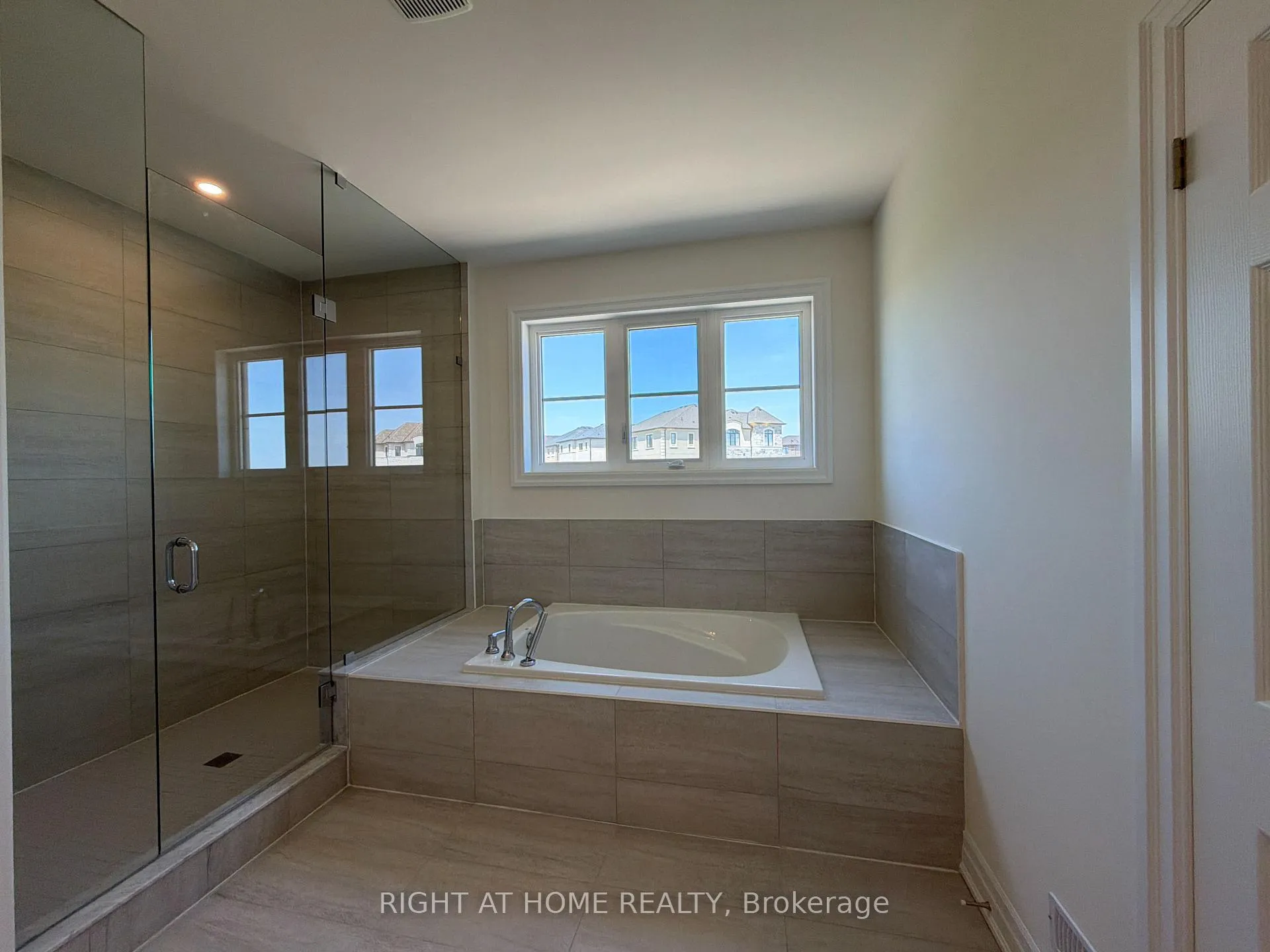 Photo 34 of 2127 Binbrook Drive, Oshawa, Kedron — HOMEH