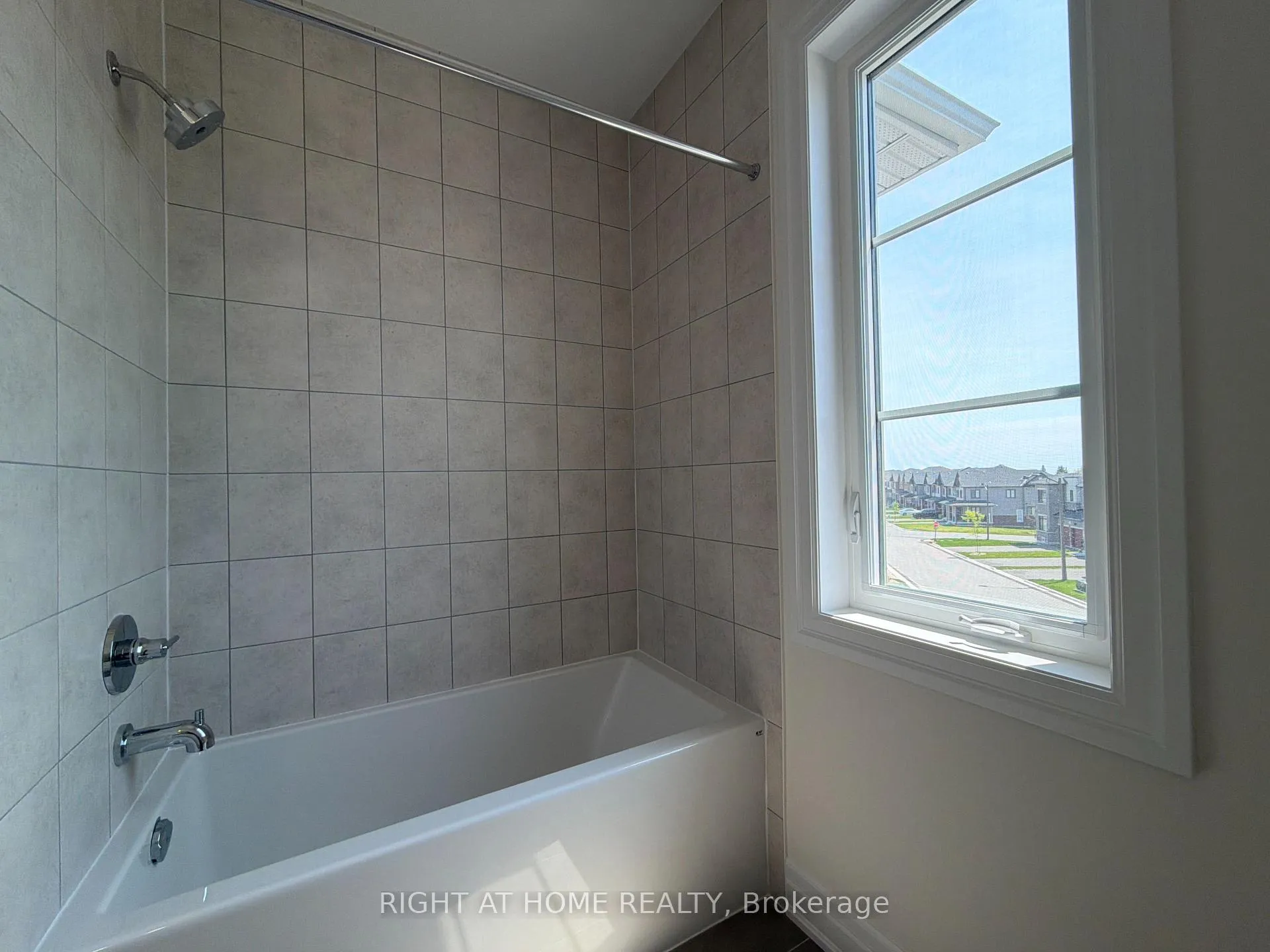 Photo 48 of 2127 Binbrook Drive, Oshawa, Kedron — HOMEH