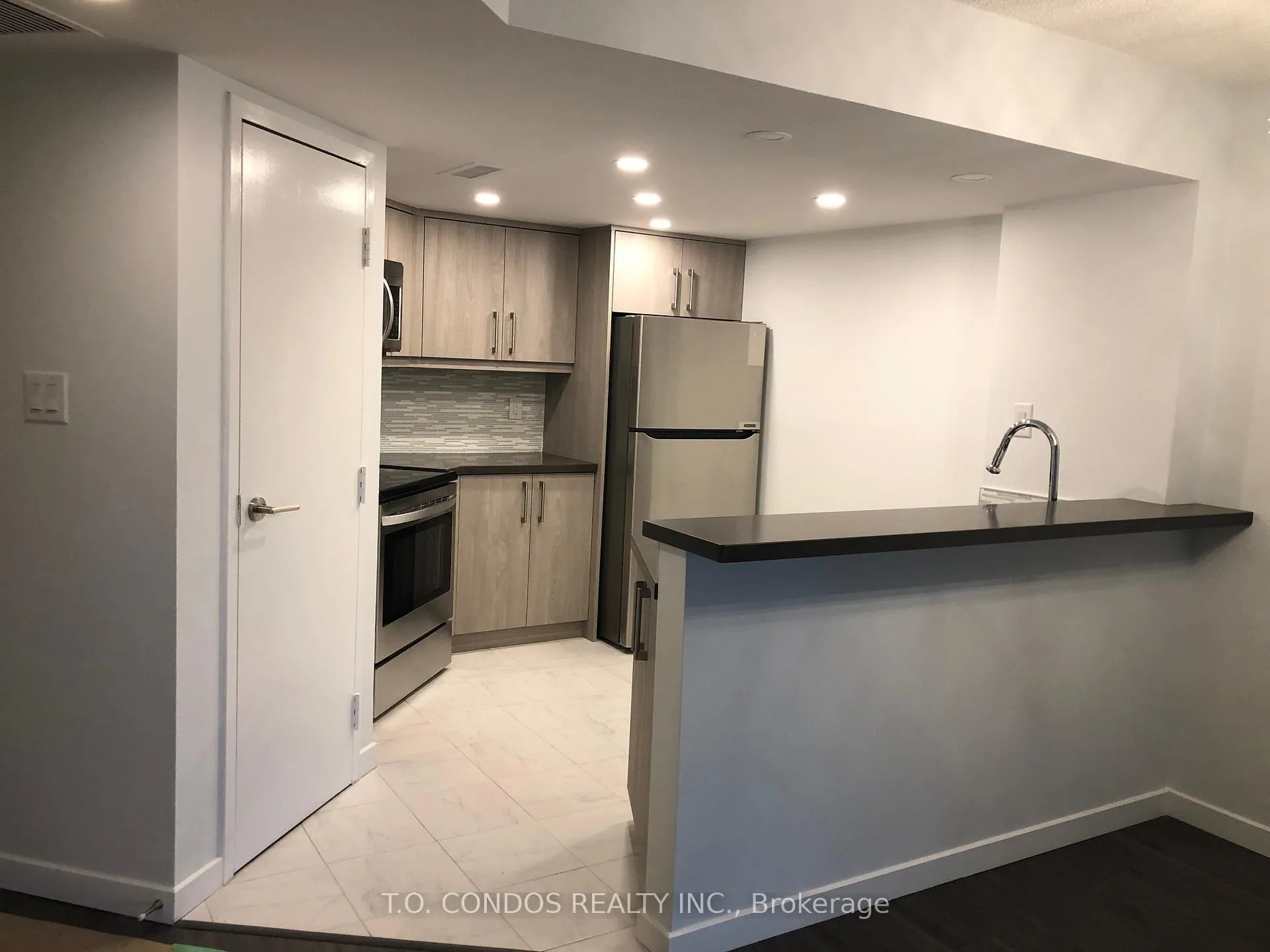 Photo 2 of Unit 318, 1001 Bay Street, Toronto, Bay Street Corridor — HOMEH