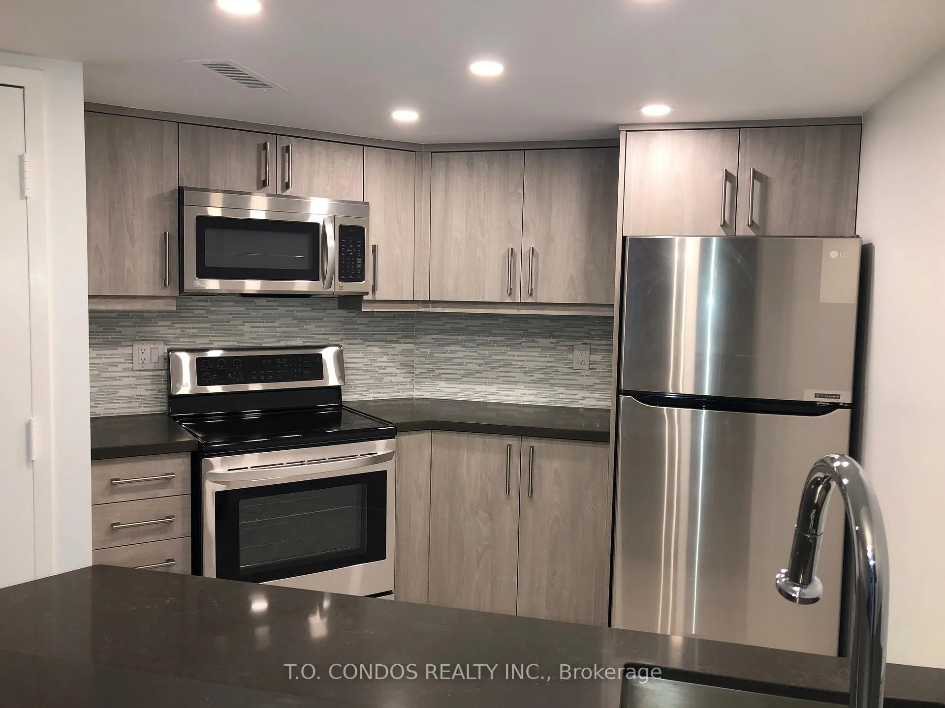 Photo 4 of Unit 318, 1001 Bay Street, Toronto, Bay Street Corridor — HOMEH