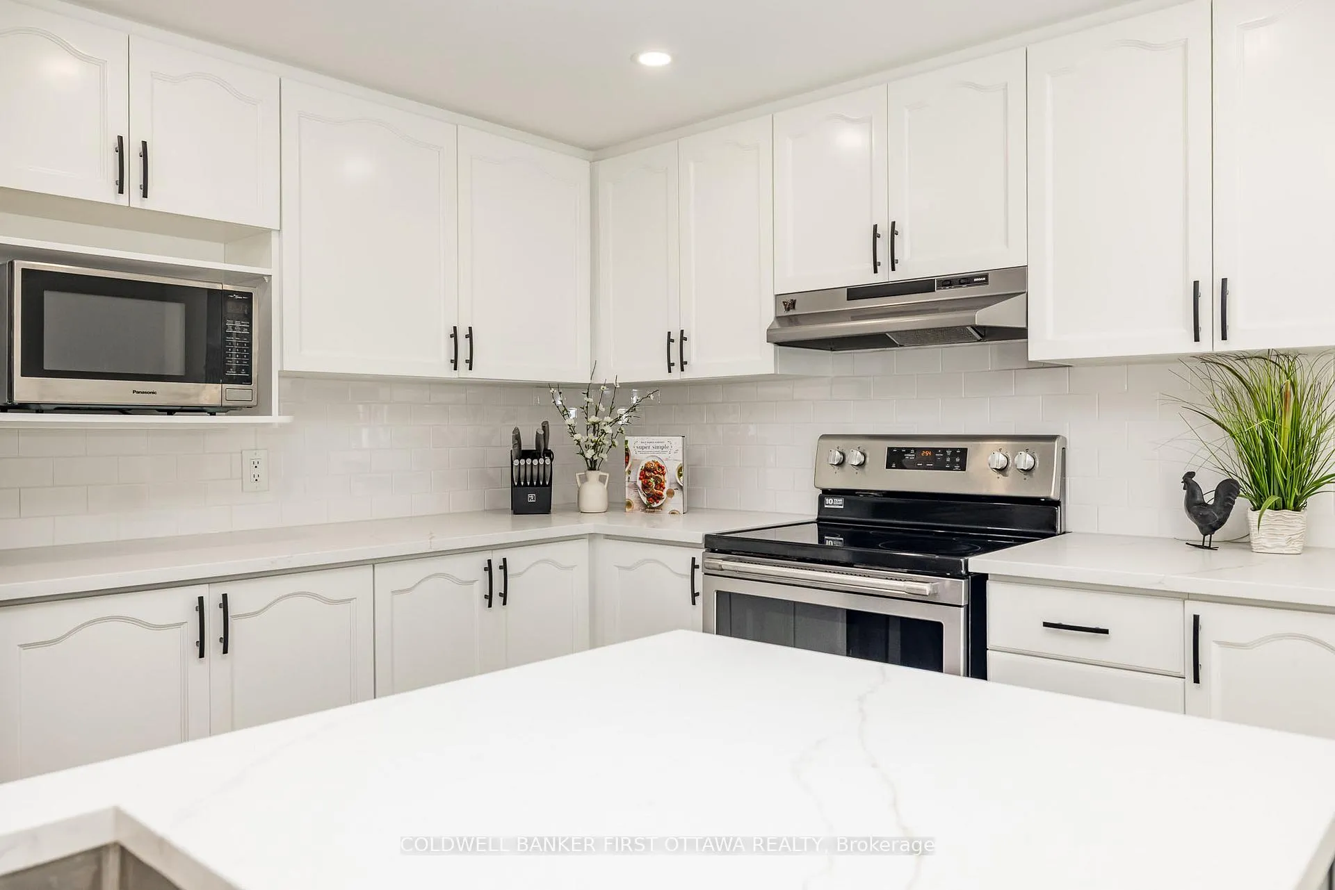 Photo 11 of 14 Vistapointe Drive, Ottawa, Barrhaven East — HOMEH