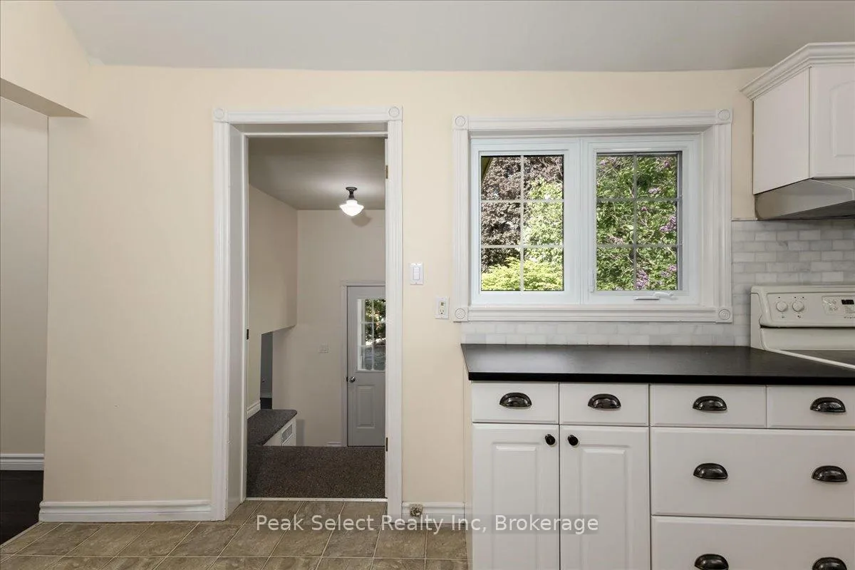 Photo 11 of 165 Thomas Street, St. Marys — HOMEH