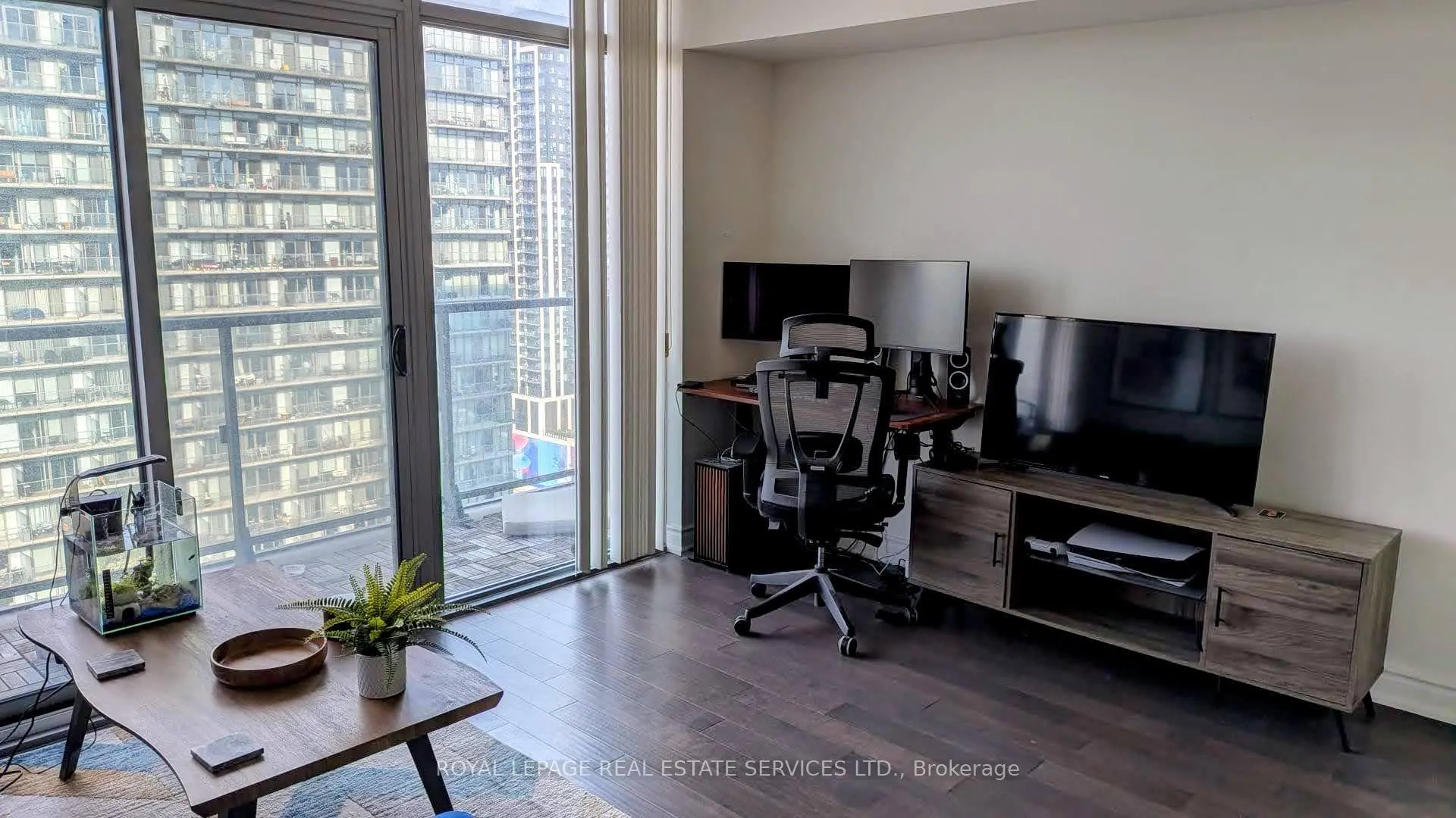 Photo 2 of Unit 2412, 105 The Queensway, Toronto, High Park-Swansea — HOMEH