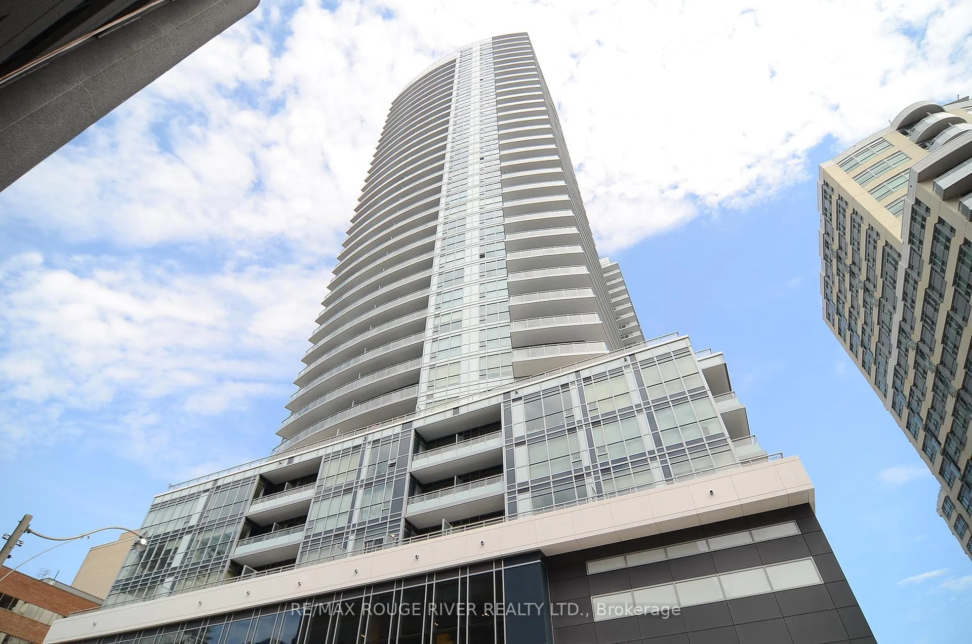 Front of Unit 509, 89 Dunfield Avenue