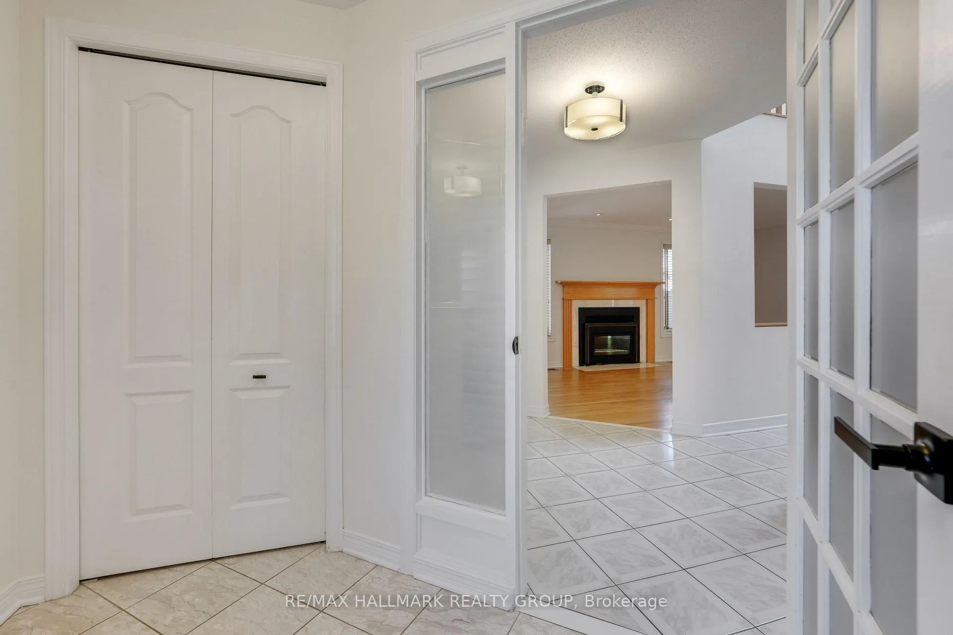 Photo 3 of 21 Dalecroft Crescent, Ottawa, Centrepointe — HOMEH