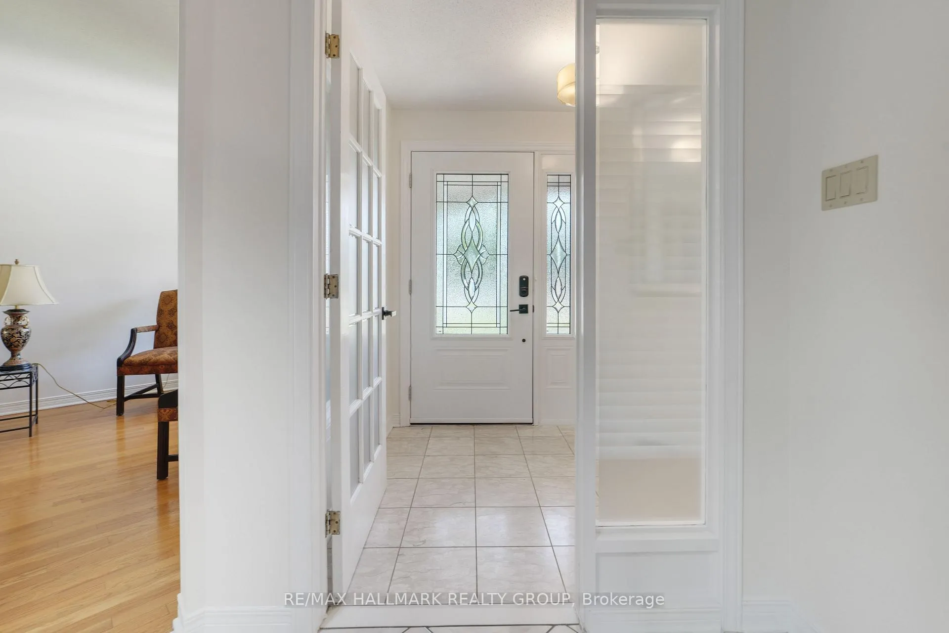 Photo 4 of 21 Dalecroft Crescent, Ottawa, Centrepointe — HOMEH
