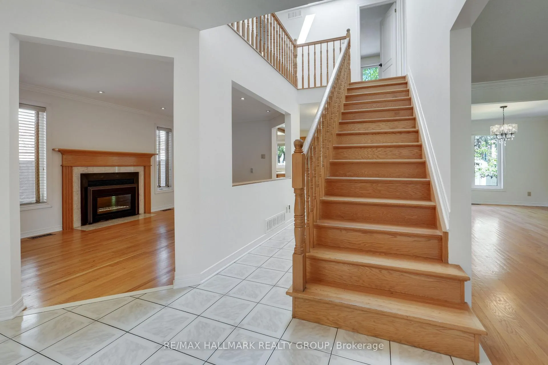 Photo 5 of 21 Dalecroft Crescent, Ottawa, Centrepointe — HOMEH