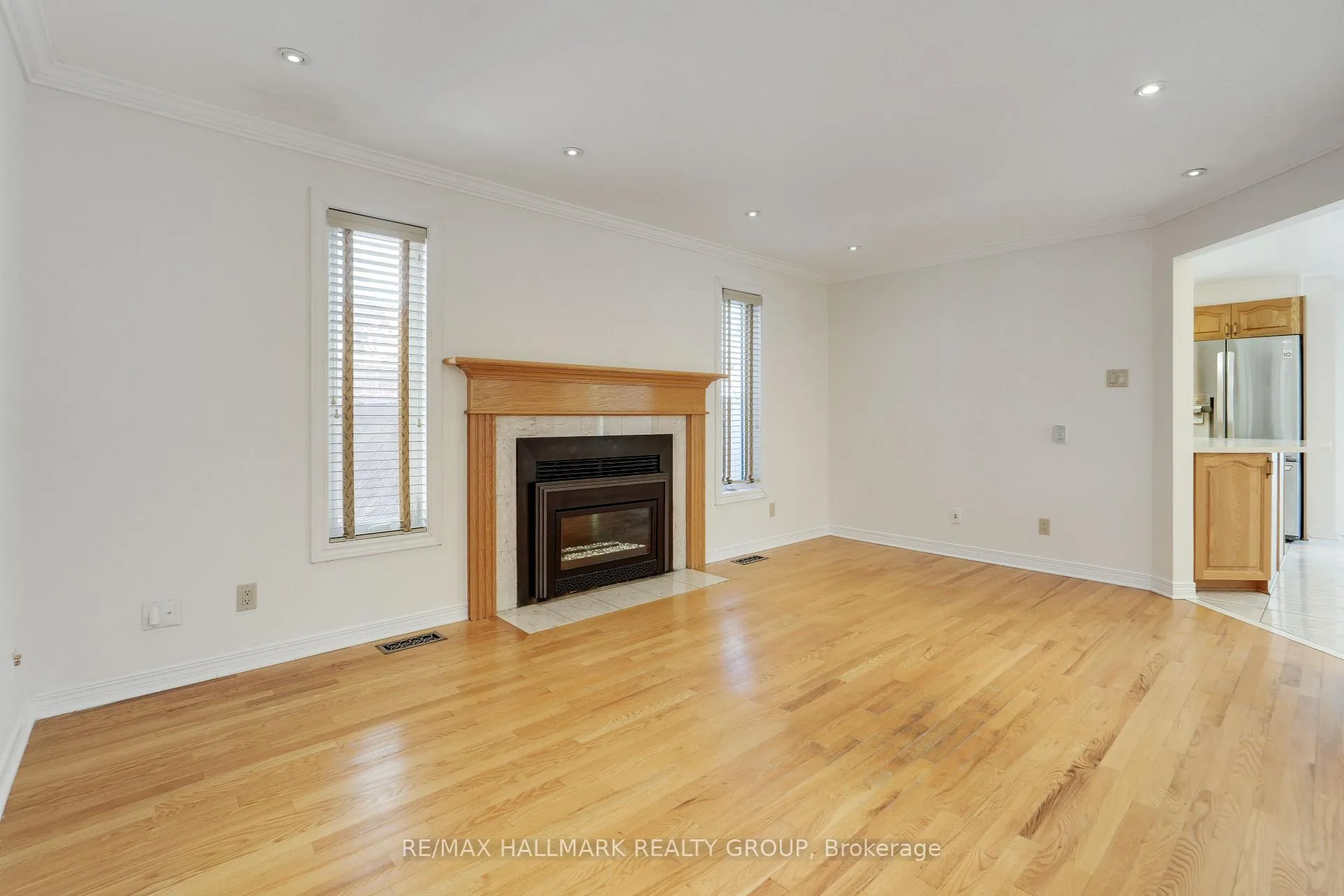 Photo 8 of 21 Dalecroft Crescent, Ottawa, Centrepointe — HOMEH