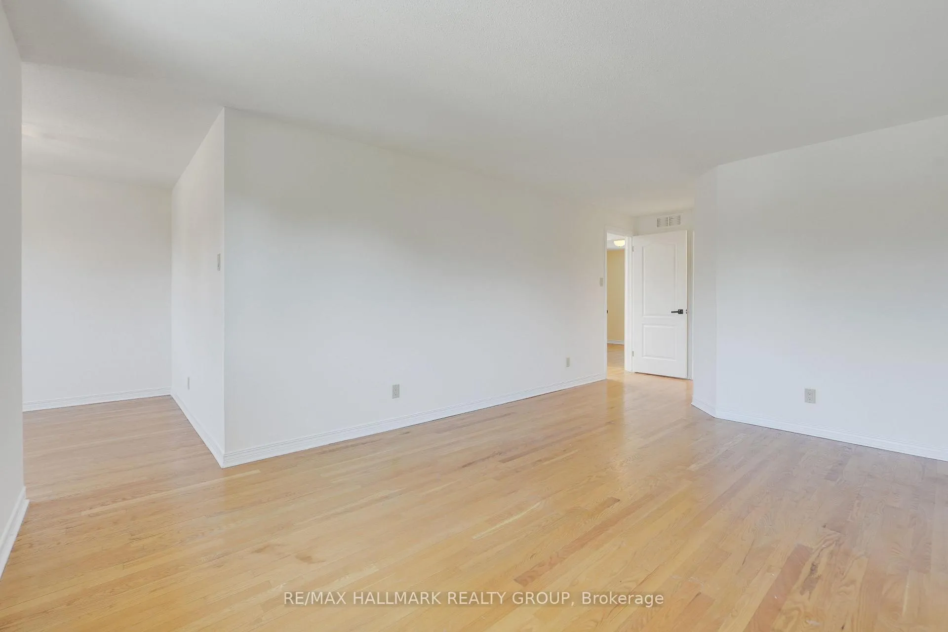 Photo 24 of 21 Dalecroft Crescent, Ottawa, Centrepointe — HOMEH