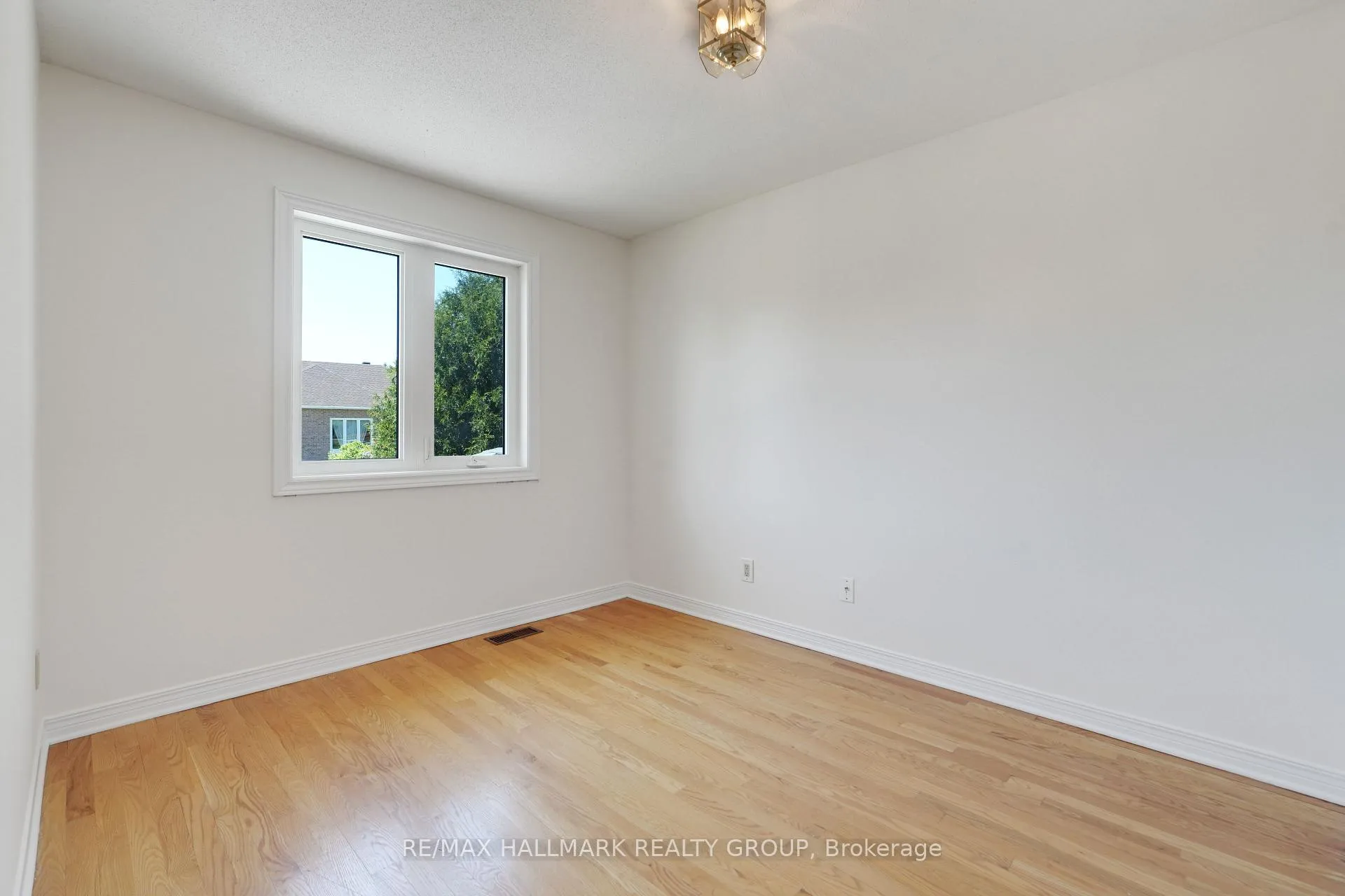 Photo 30 of 21 Dalecroft Crescent, Ottawa, Centrepointe — HOMEH