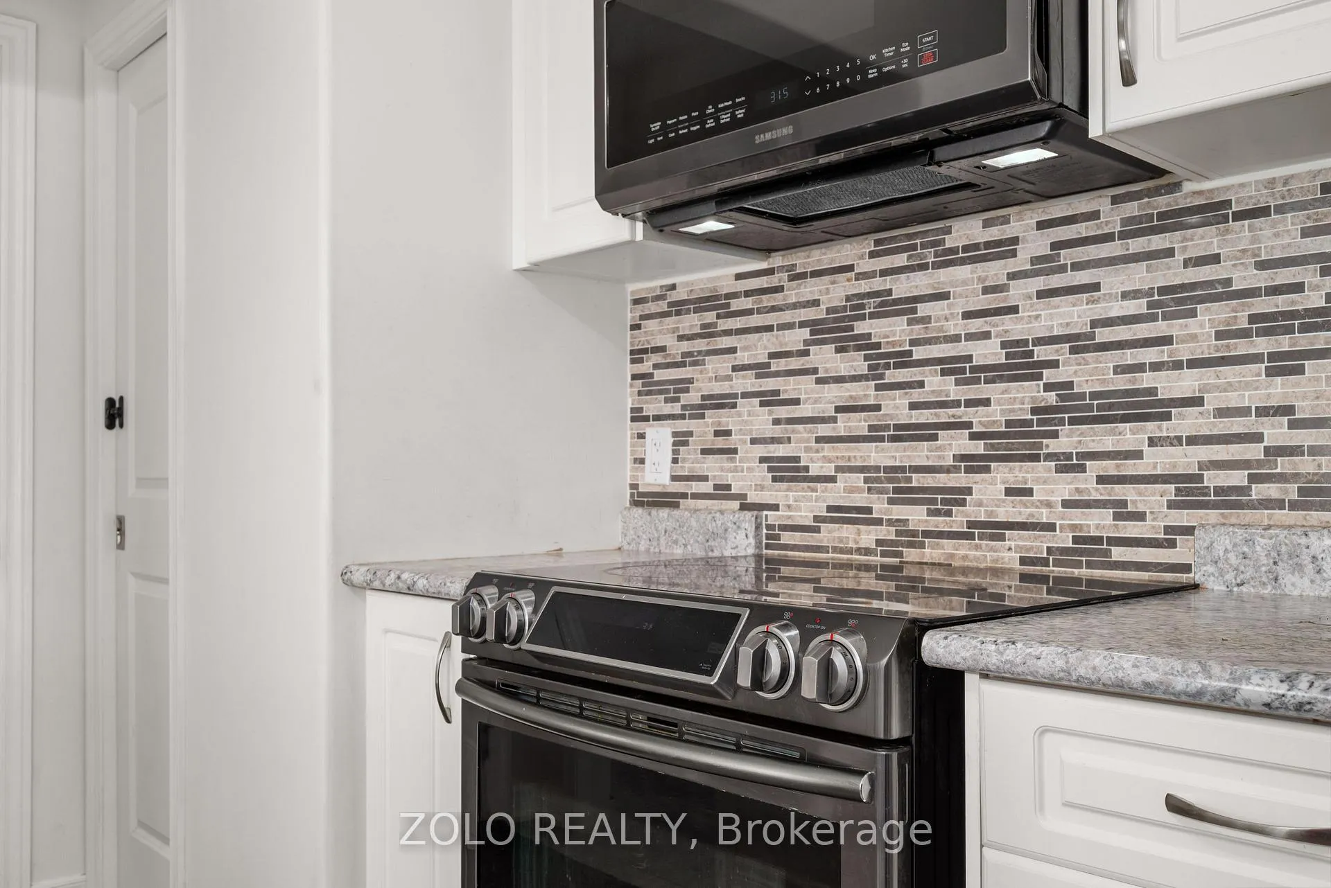 Photo 11 of 227 Rowberry Boulevard, Peterborough, Northcrest Ward 5 — HOMEH