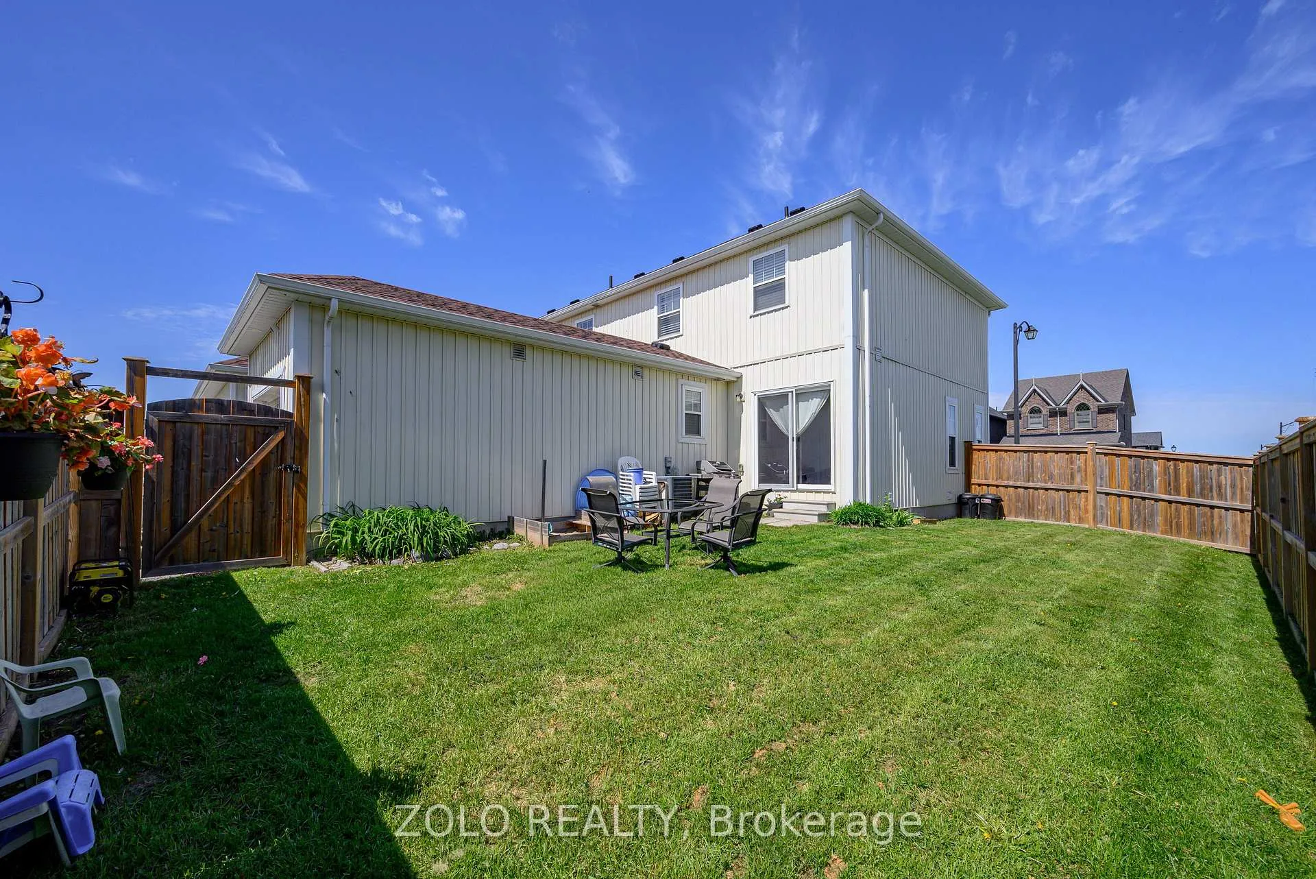Photo 33 of 227 Rowberry Boulevard, Peterborough, Northcrest Ward 5 — HOMEH