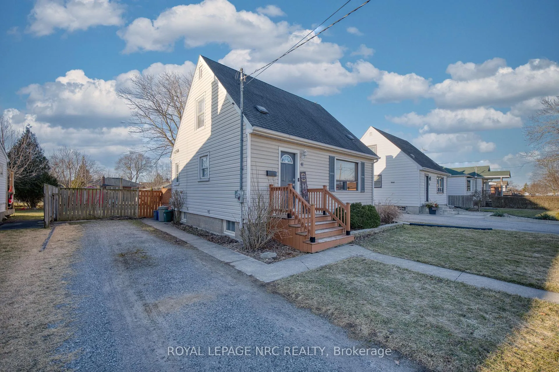 Photo 2 of 41 McDonald Avenue, Thorold, Thorold Downtown — HOMEH