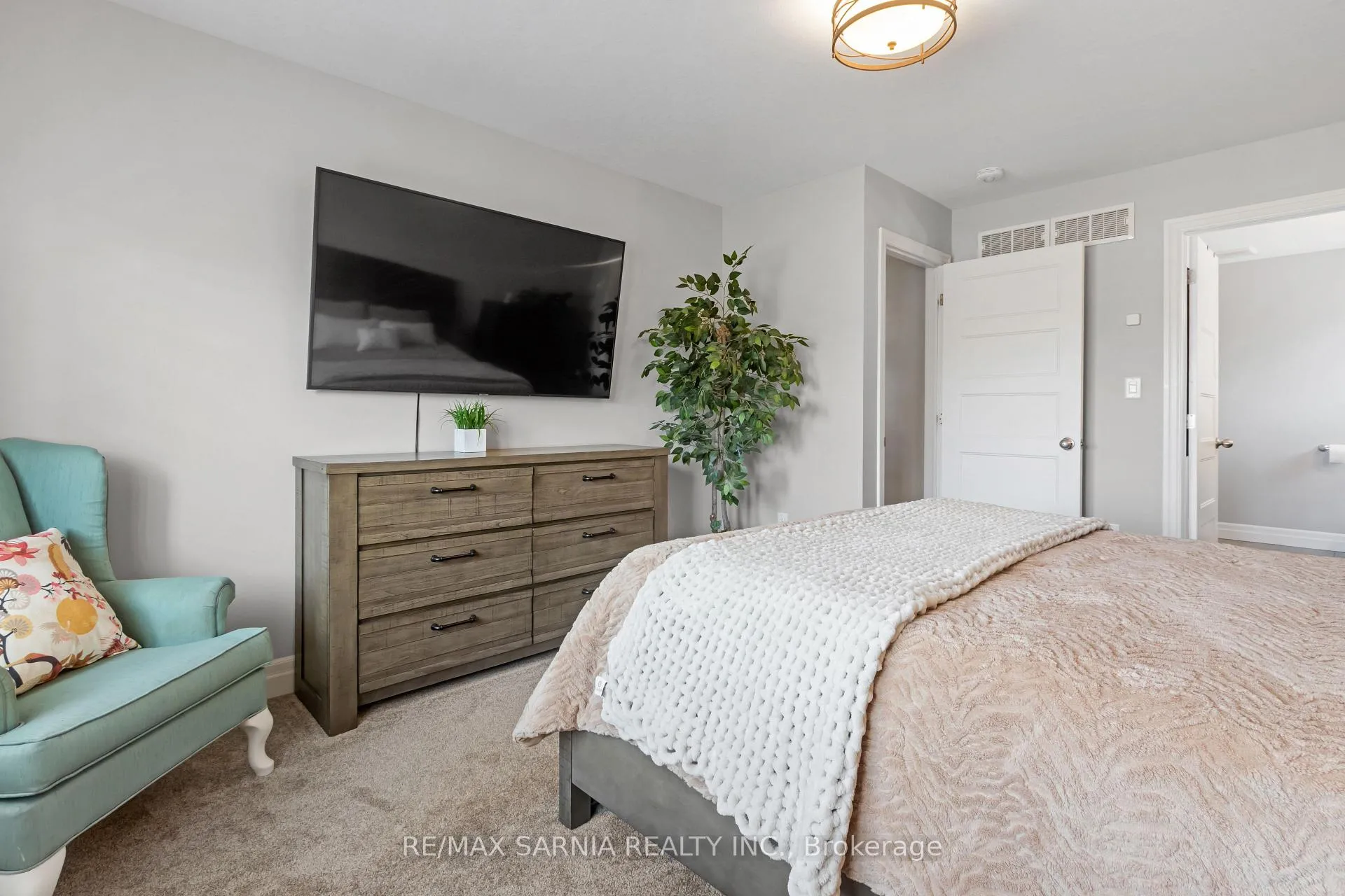 Photo 15 of 300 Lexington Boulevard, St. Clair — HOMEH