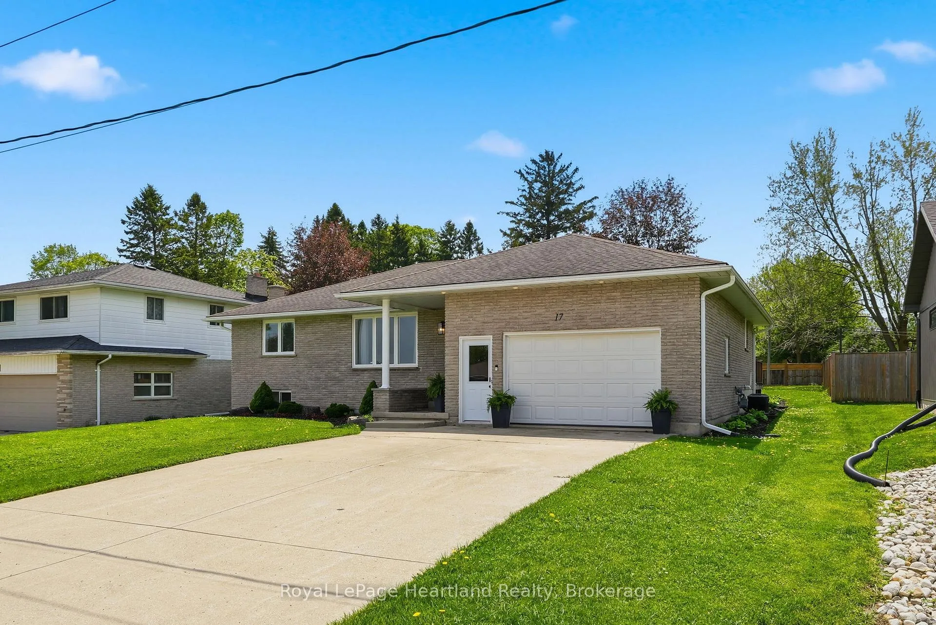 Photo 2 of 17 Brown Street N, Minto — HOMEH