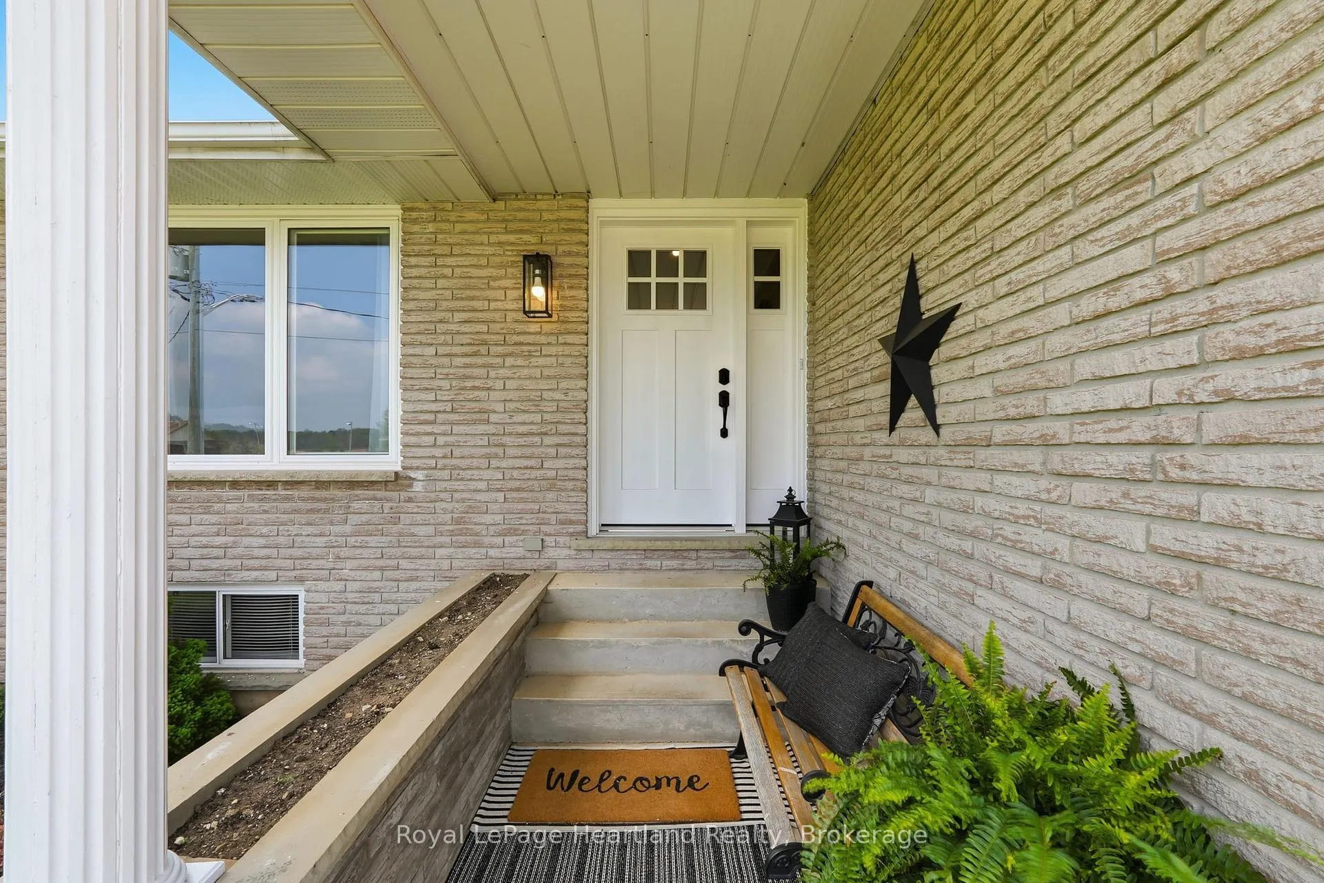 Photo 8 of 17 Brown Street N, Minto — HOMEH