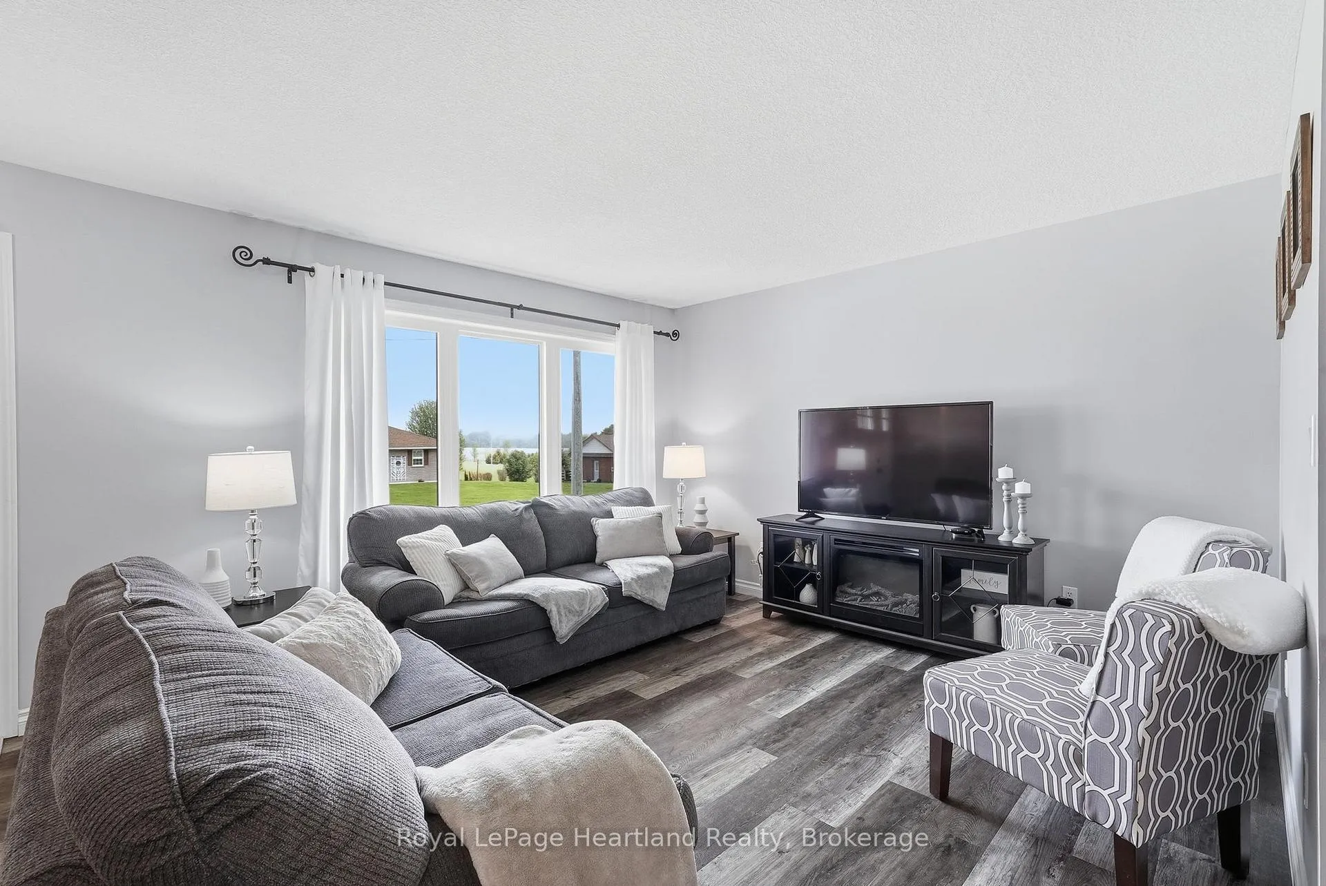 Photo 9 of 17 Brown Street N, Minto — HOMEH
