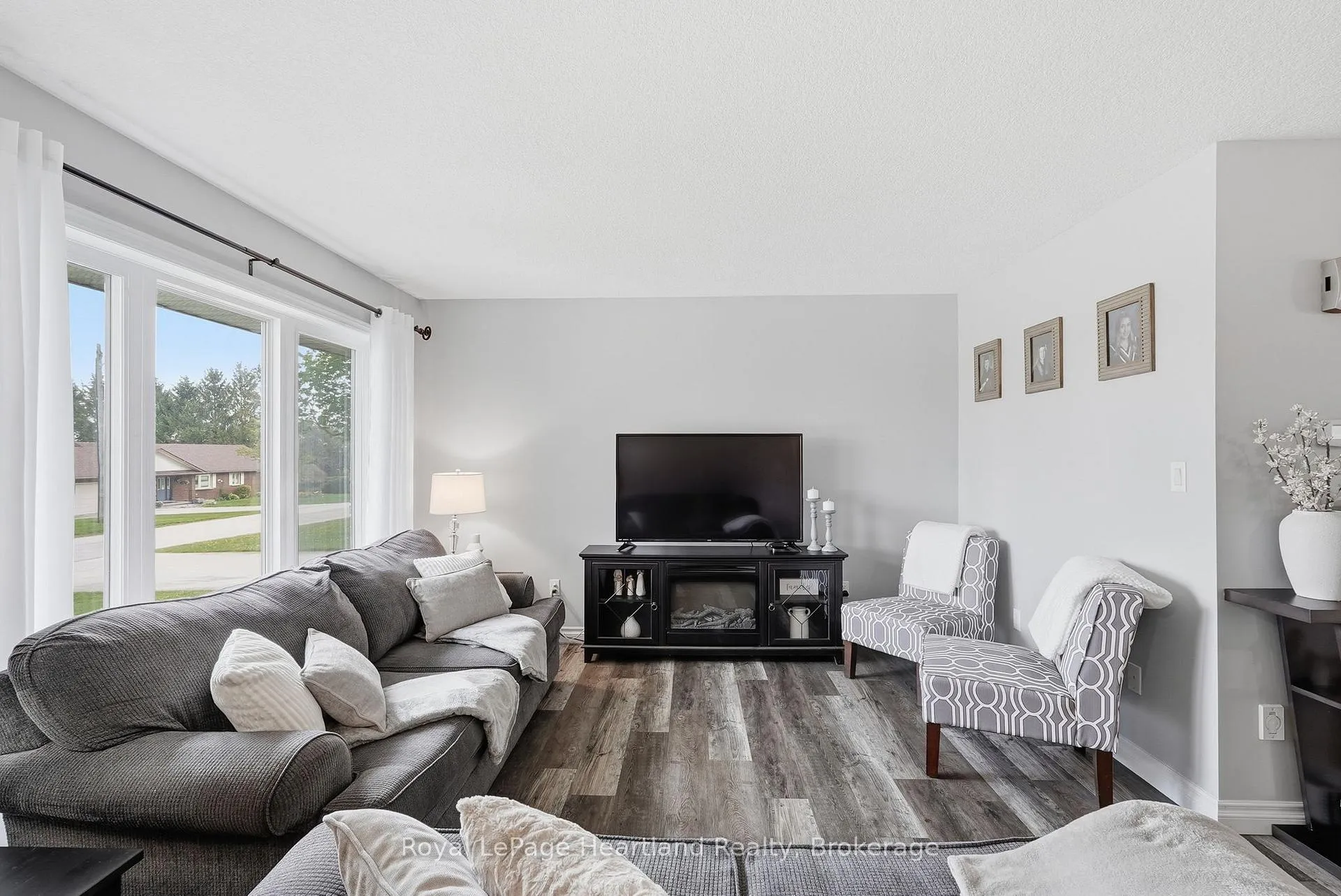 Photo 12 of 17 Brown Street N, Minto — HOMEH