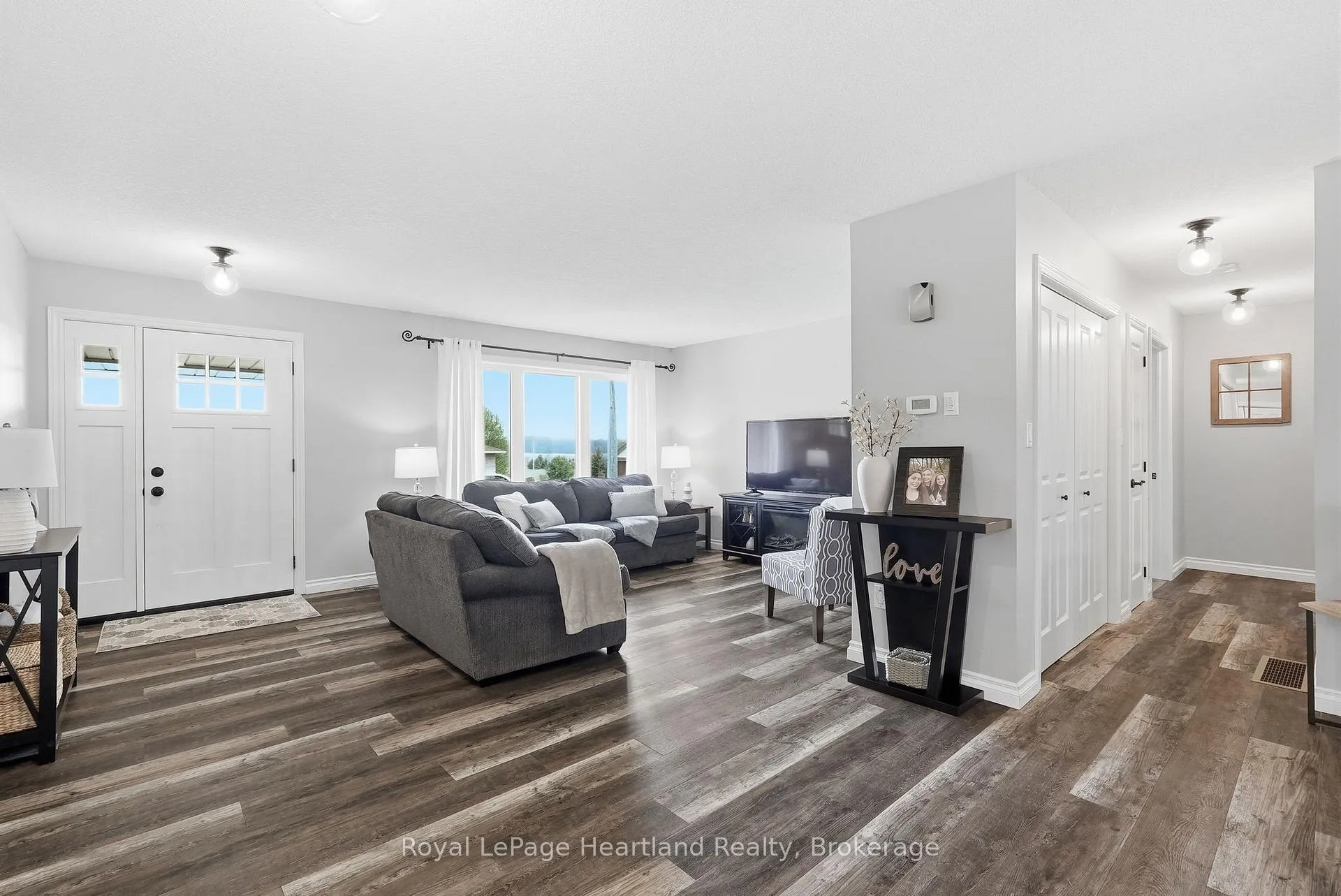 Photo 14 of 17 Brown Street N, Minto — HOMEH