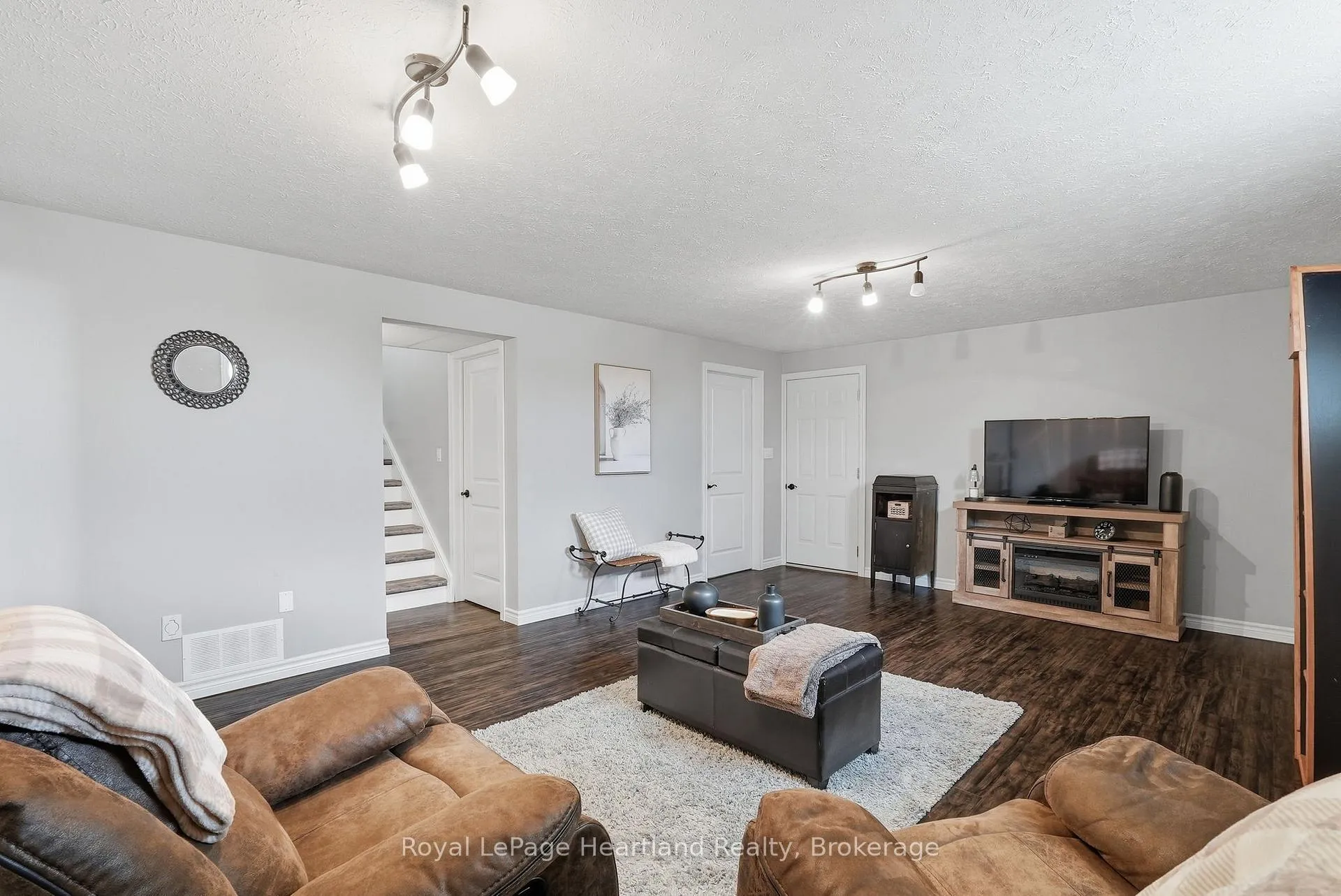 Photo 35 of 17 Brown Street N, Minto — HOMEH