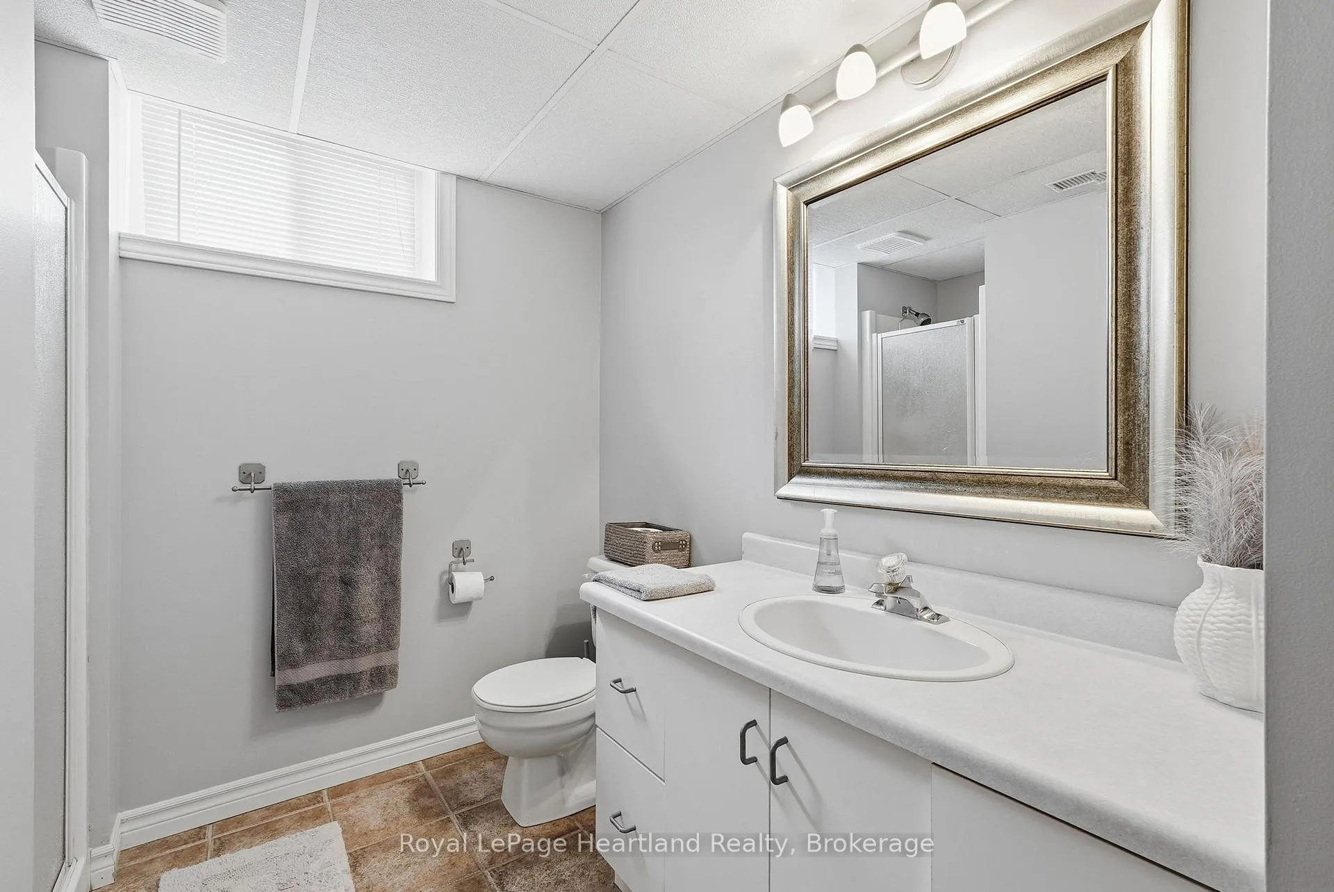 Photo 38 of 17 Brown Street N, Minto — HOMEH