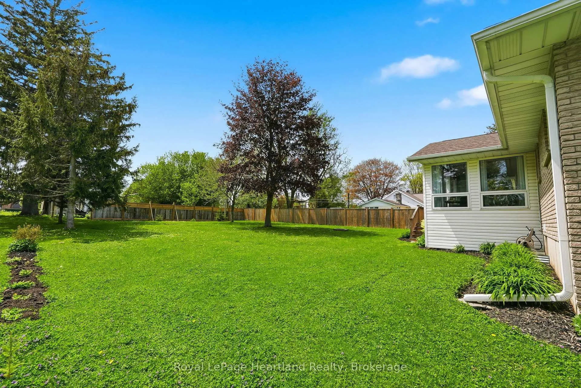 Photo 45 of 17 Brown Street N, Minto — HOMEH