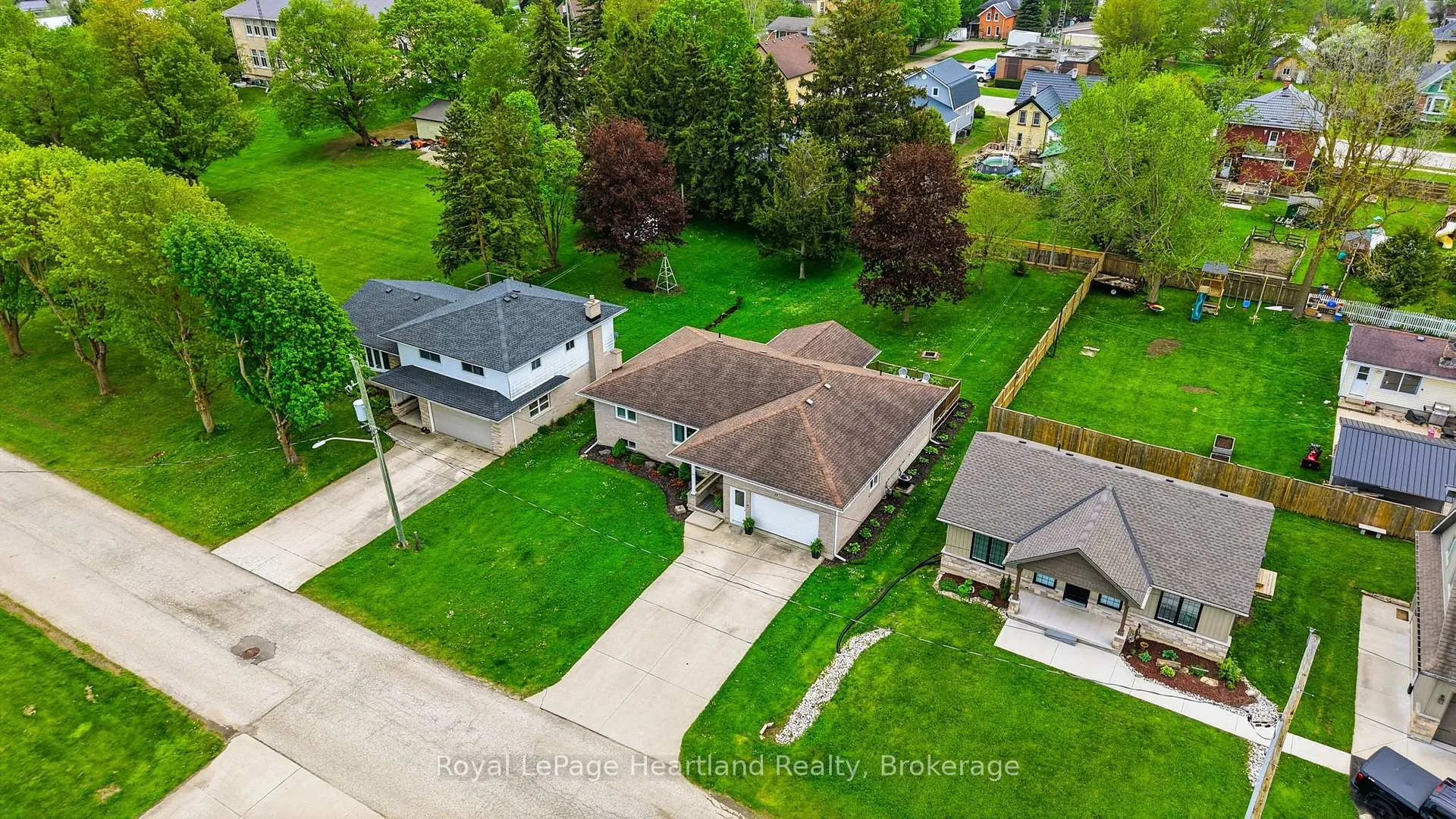 Photo 47 of 17 Brown Street N, Minto — HOMEH