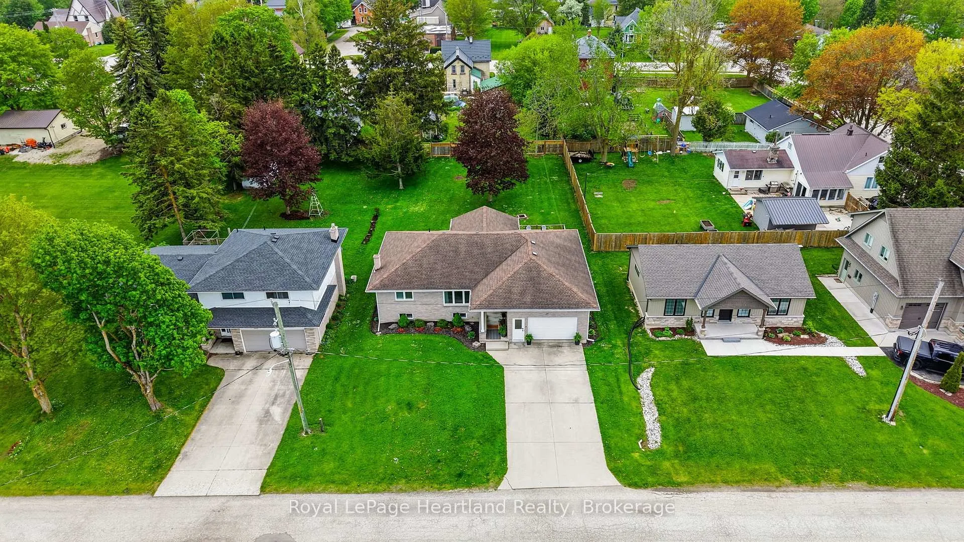 Photo 49 of 17 Brown Street N, Minto — HOMEH