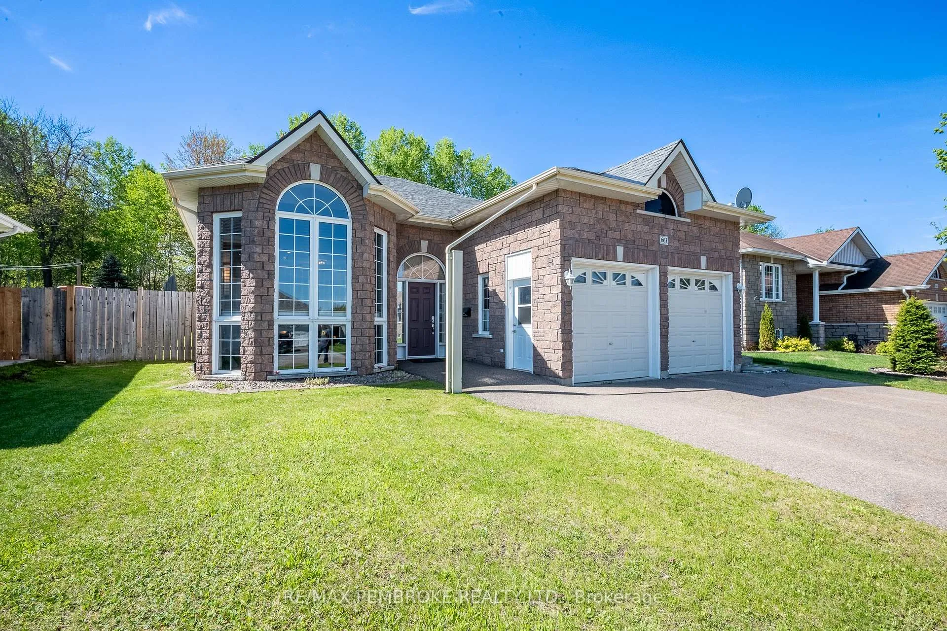 Photo 1 of 663 Fairview Avenue S, Laurentian Valley — HOMEH