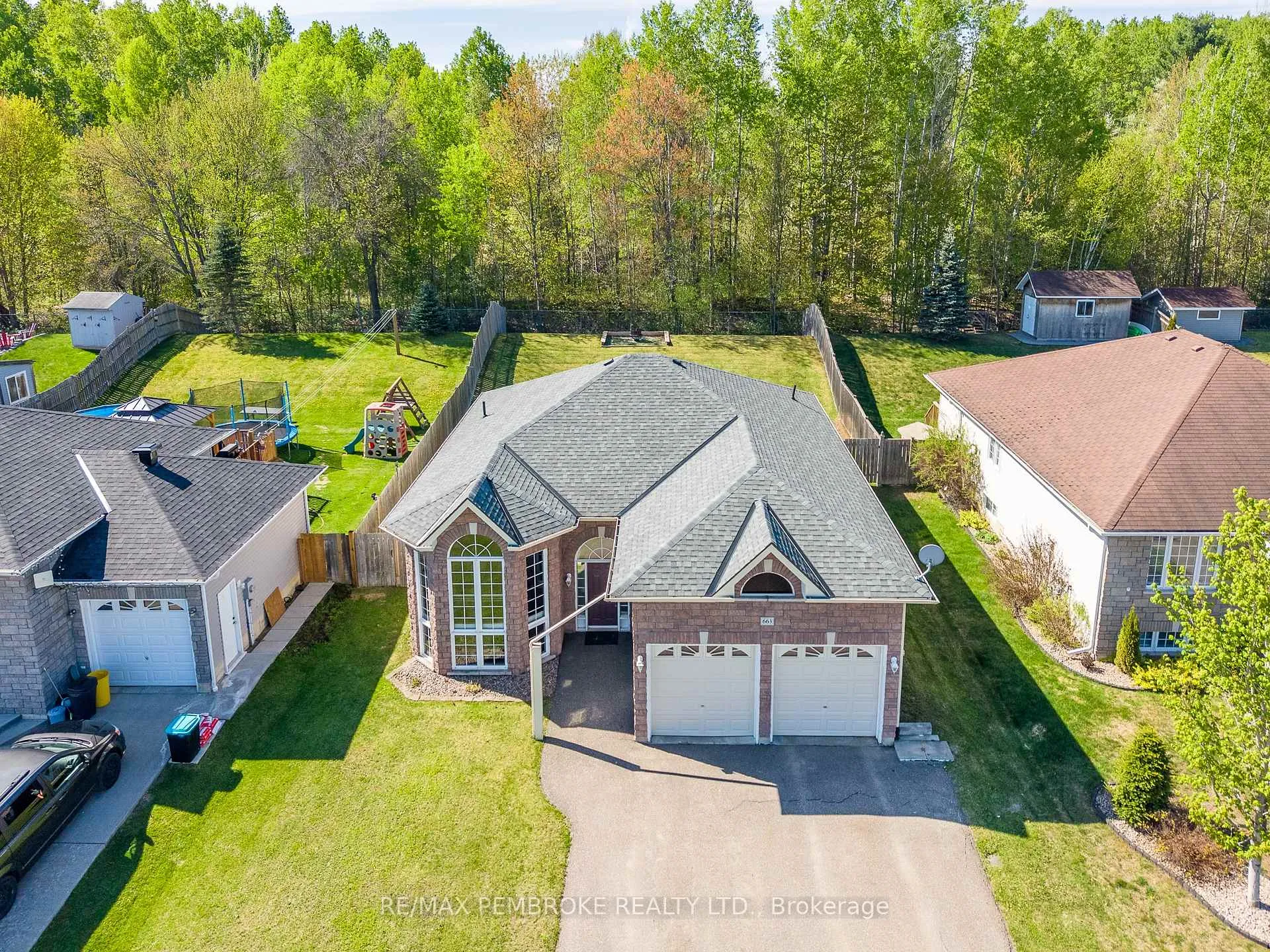 Photo 2 of 663 Fairview Avenue S, Laurentian Valley — HOMEH