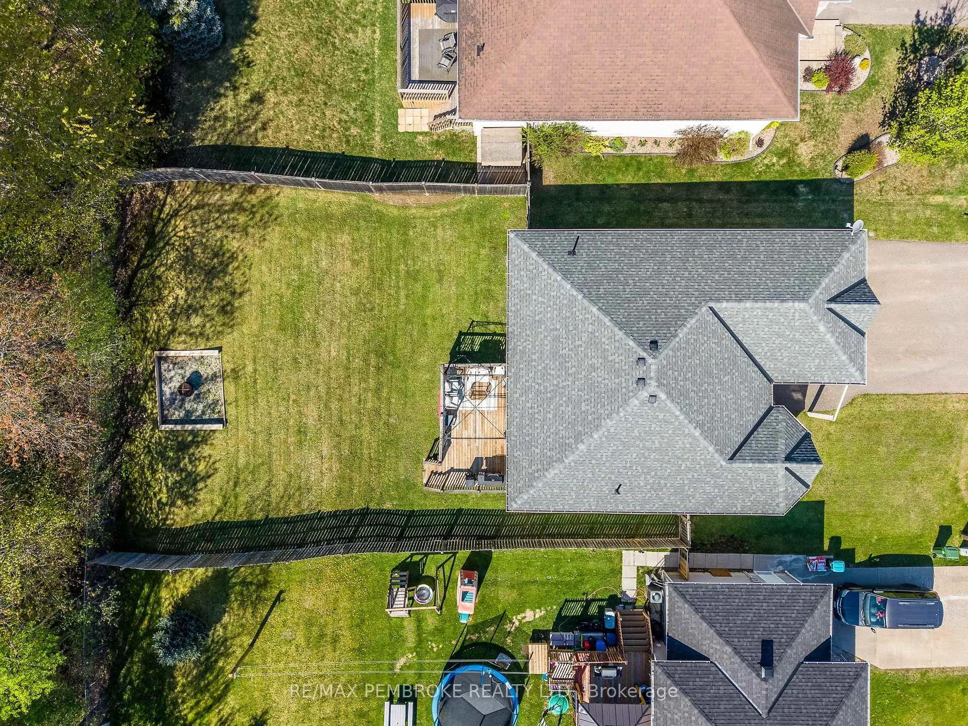 Photo 4 of 663 Fairview Avenue S, Laurentian Valley — HOMEH