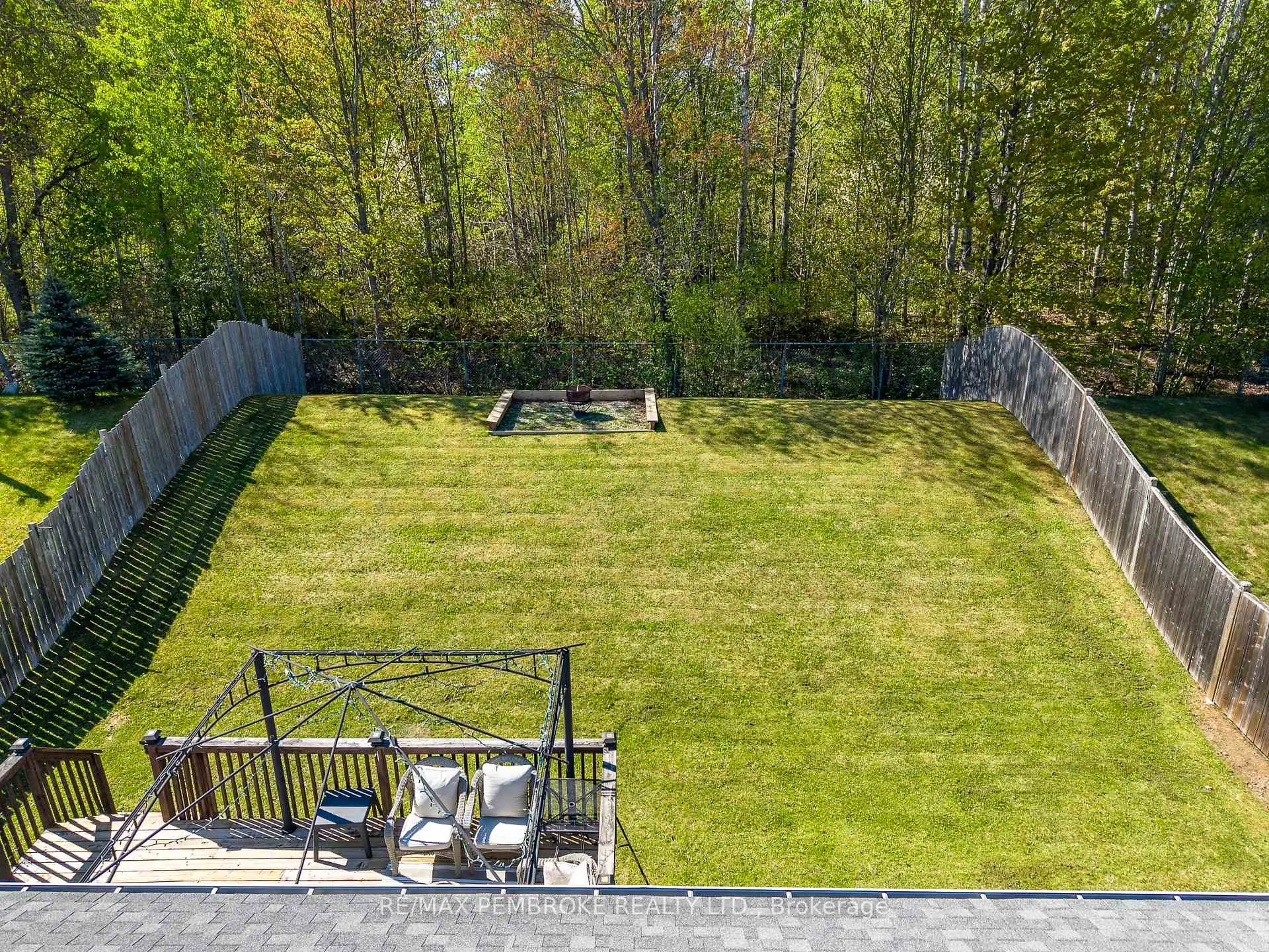 Photo 5 of 663 Fairview Avenue S, Laurentian Valley — HOMEH