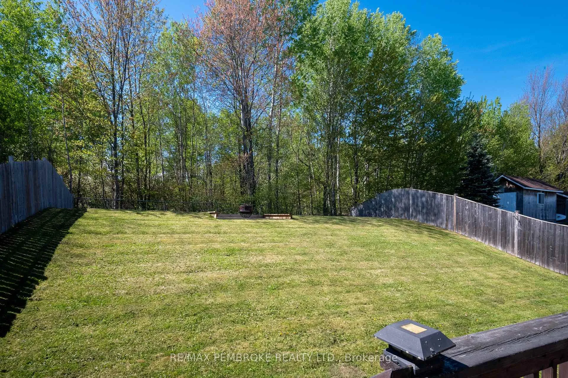 Photo 6 of 663 Fairview Avenue S, Laurentian Valley — HOMEH