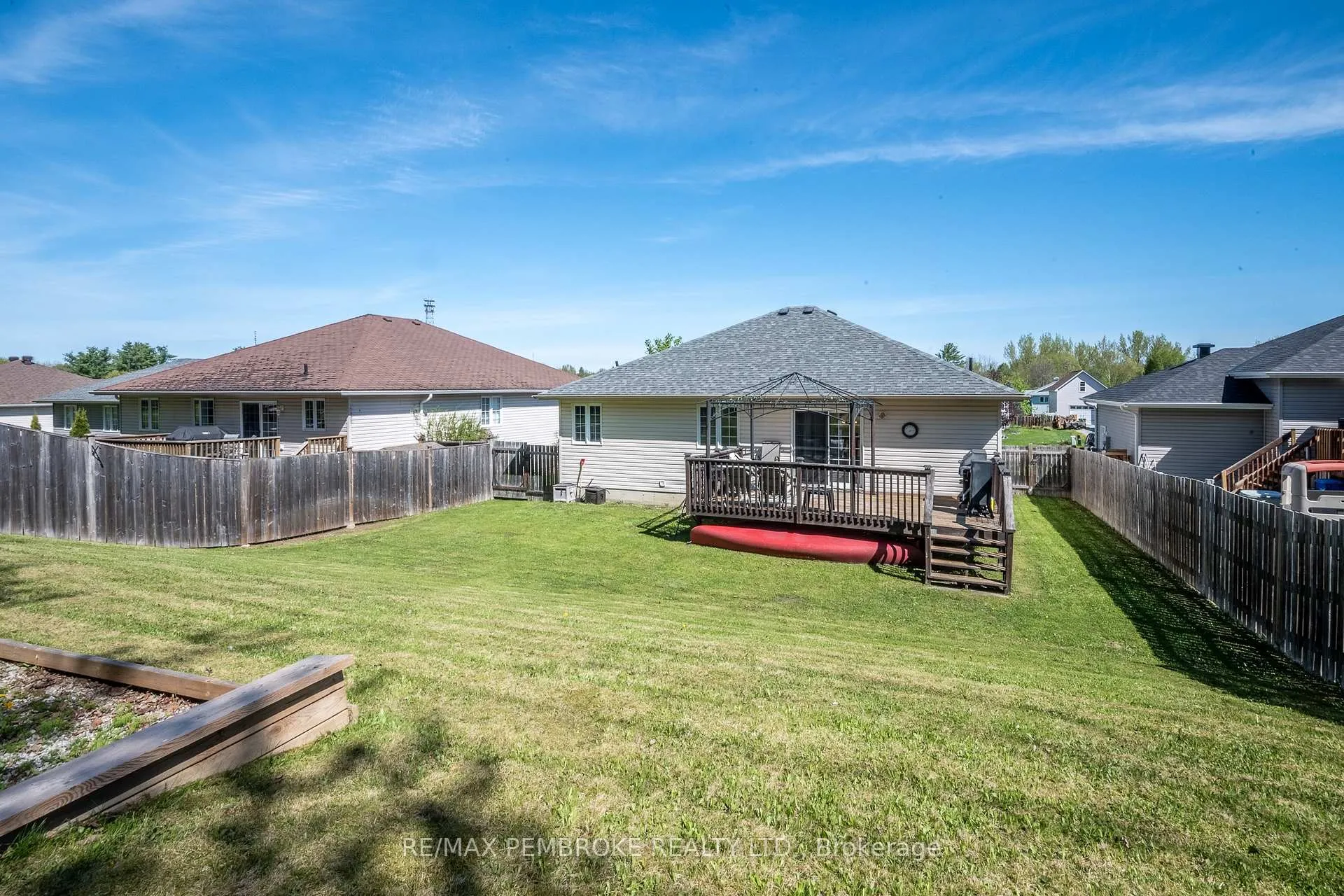 Photo 12 of 663 Fairview Avenue S, Laurentian Valley — HOMEH