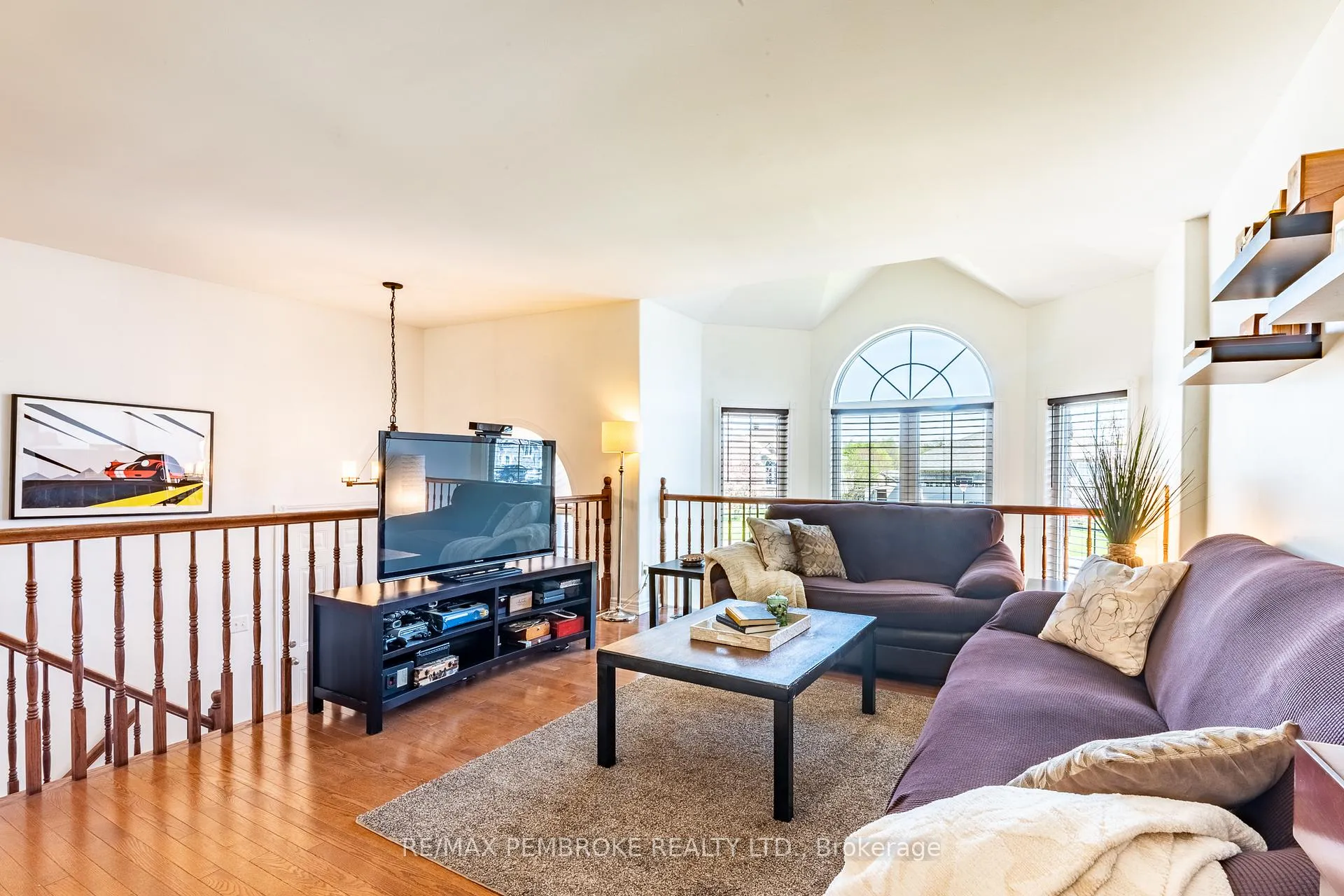 Photo 16 of 663 Fairview Avenue S, Laurentian Valley — HOMEH