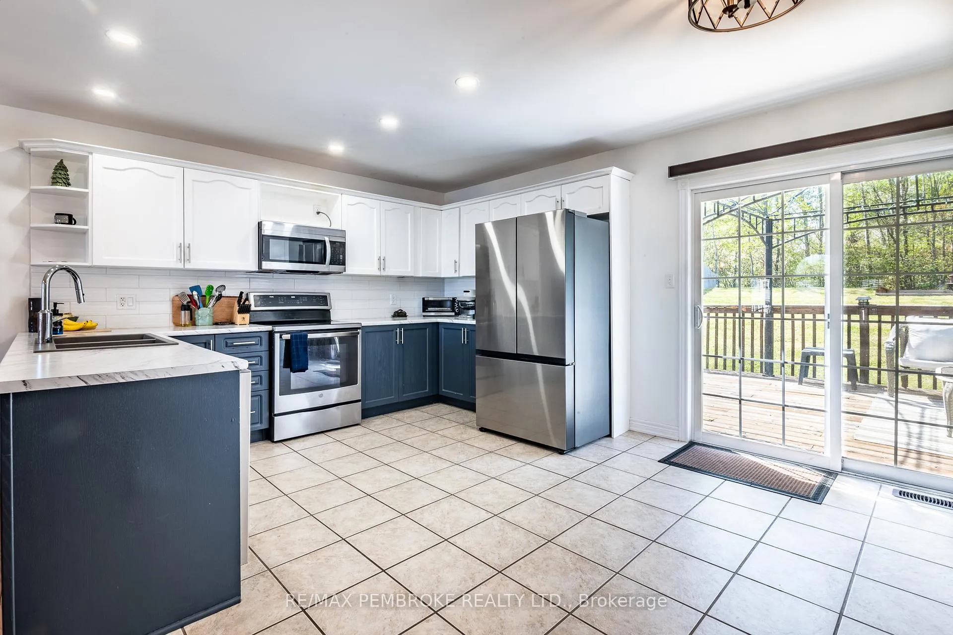 Photo 20 of 663 Fairview Avenue S, Laurentian Valley — HOMEH