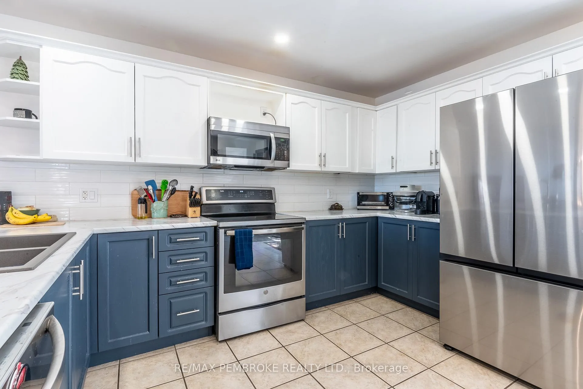 Photo 22 of 663 Fairview Avenue S, Laurentian Valley — HOMEH